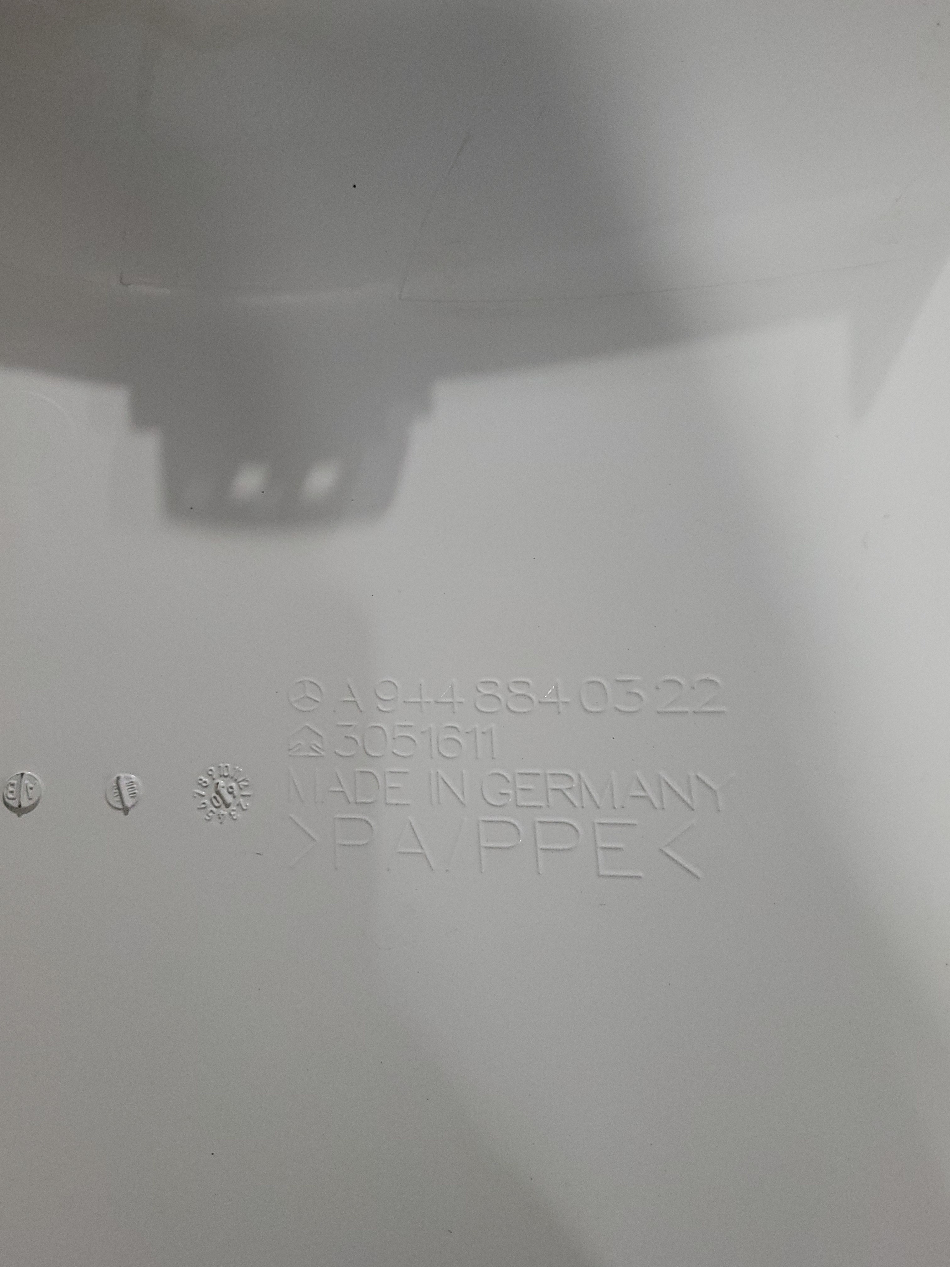 Defletor De Ar Direito M Benz Axor 9448840322 9