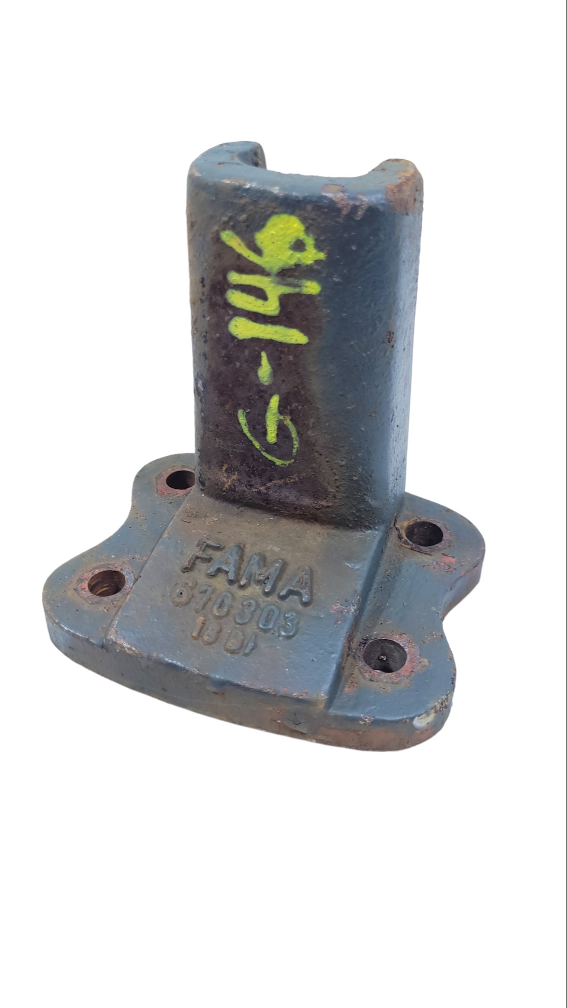Suporte Mola Auxiliar M Benz 670303 4