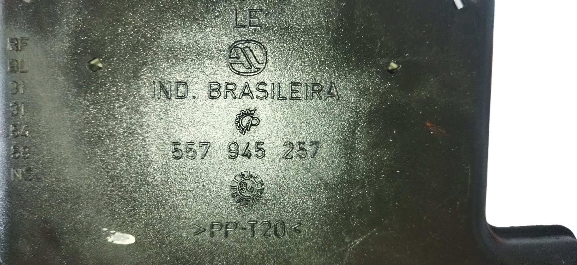 Soquete Lanterna Traseira Esquerdo Vw Pointer 6