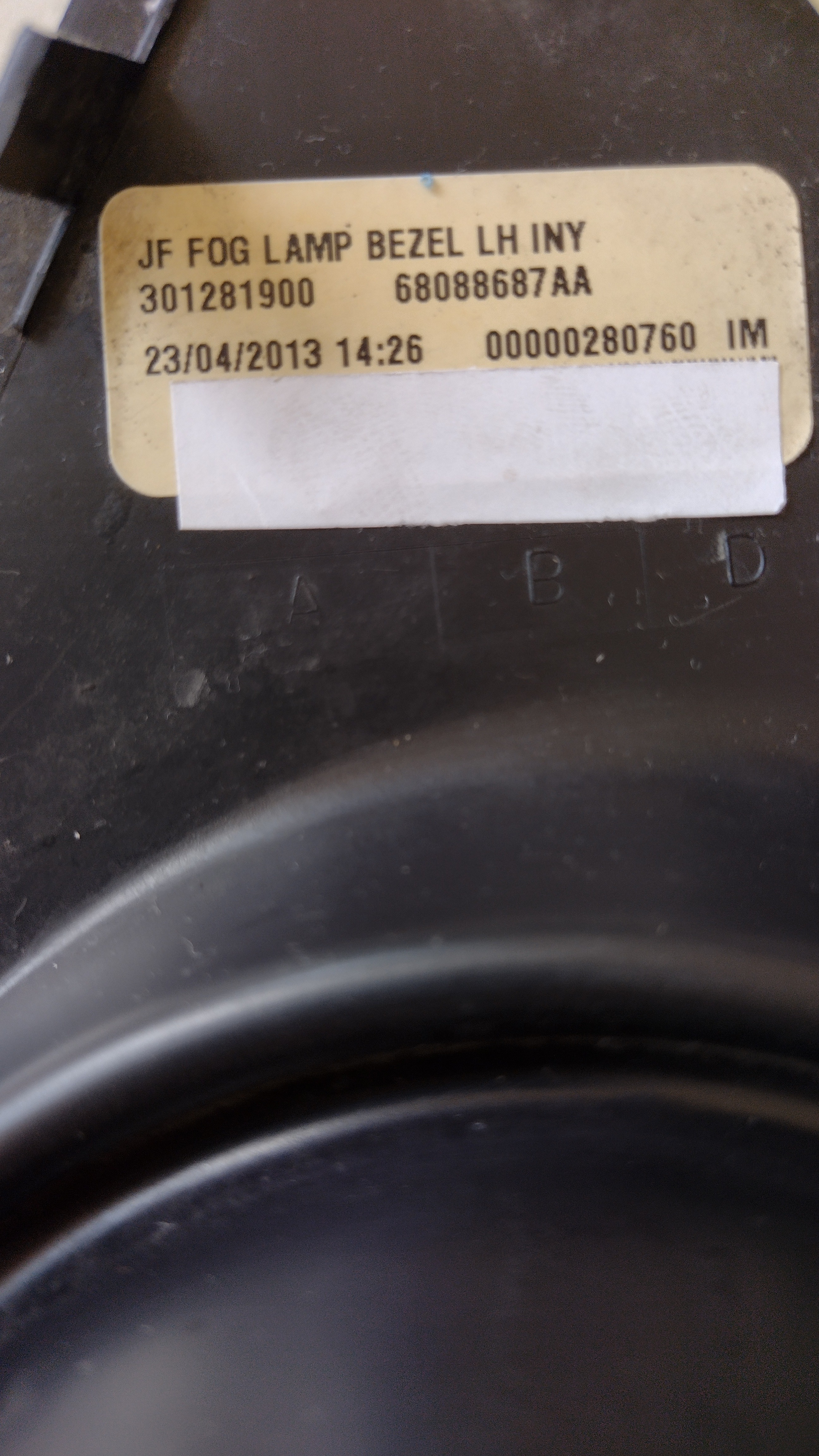 Moldura Farol Auxiliar L.e Fiat Freemont 2013 4