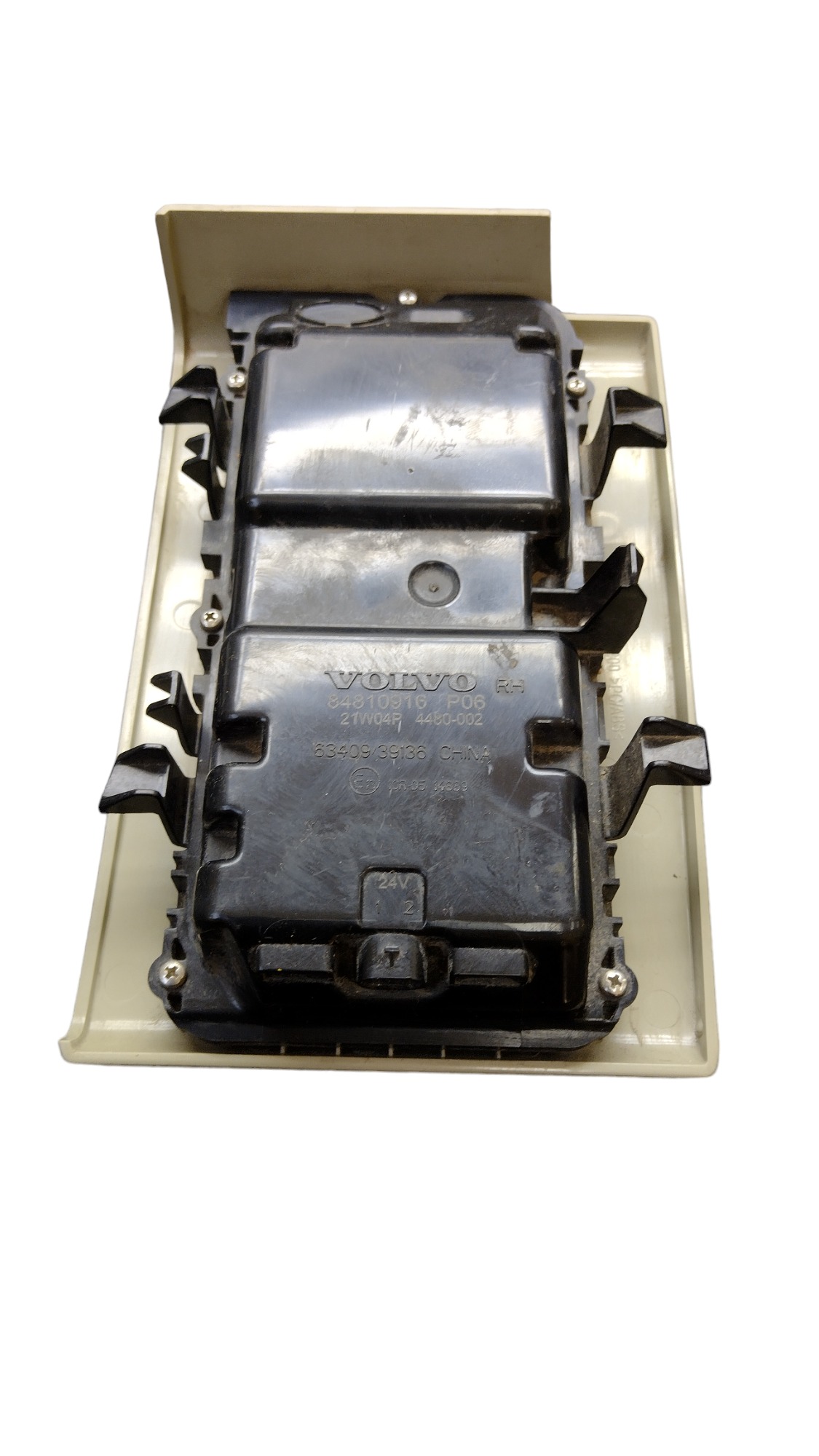 Luz Cortesia Interna L.d Volvo Fh 460-540 2016 A 2021 5