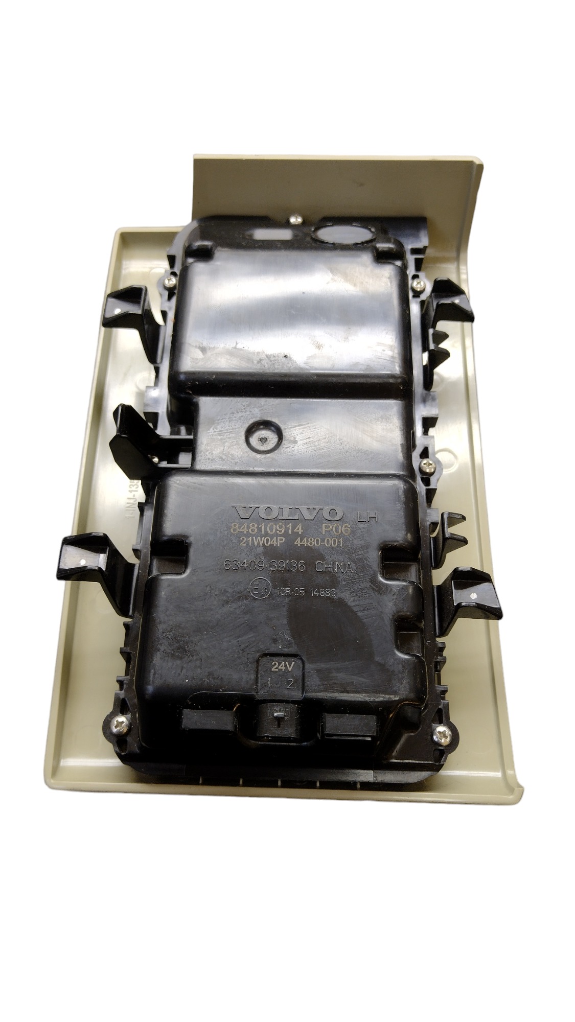 Luz Cortesia Interna L.e Volvo Fh 460-540 2016 A 2021 2