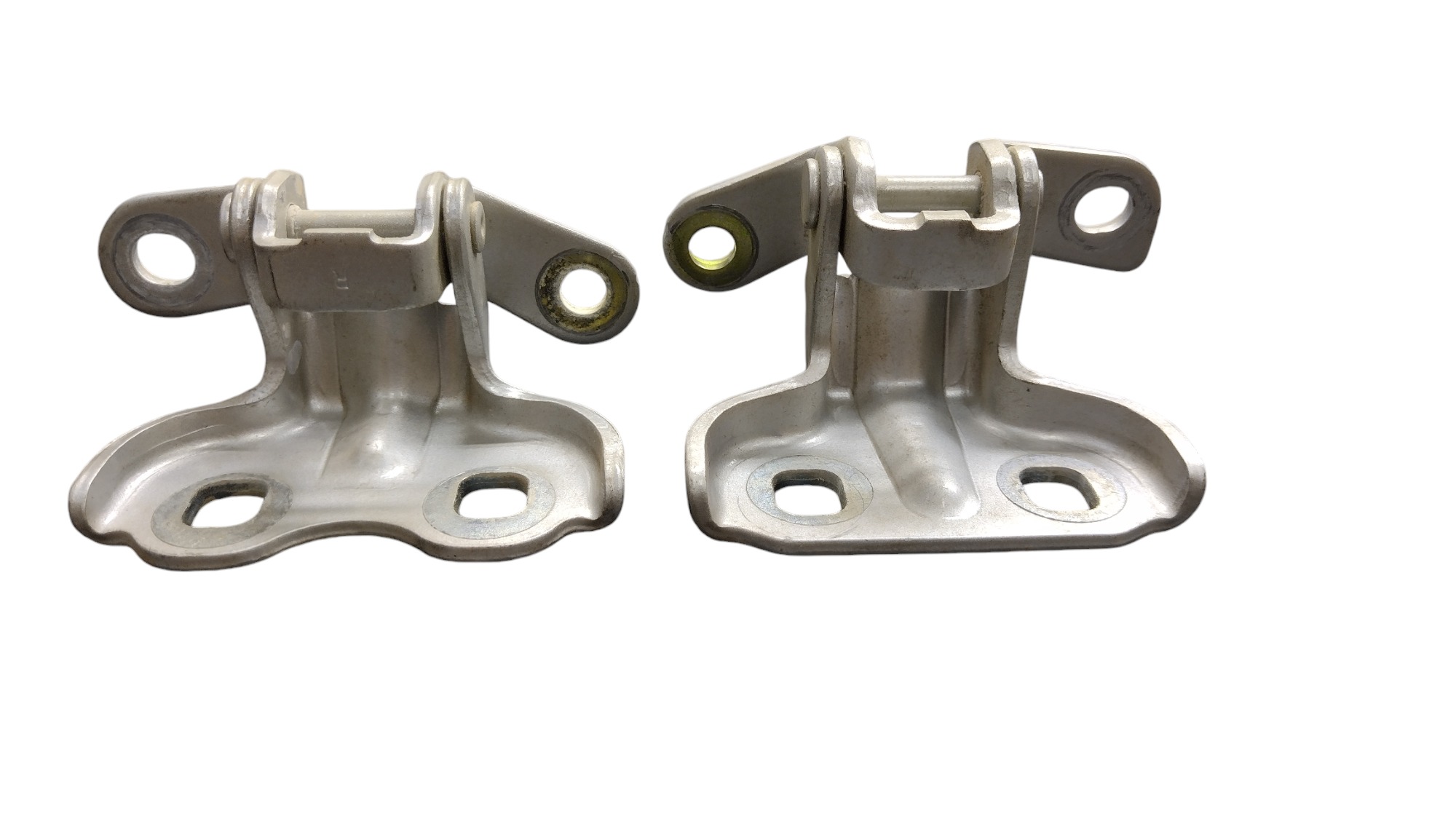Dobradiça Porta T.e Chevrolet Tracker 2021 4
