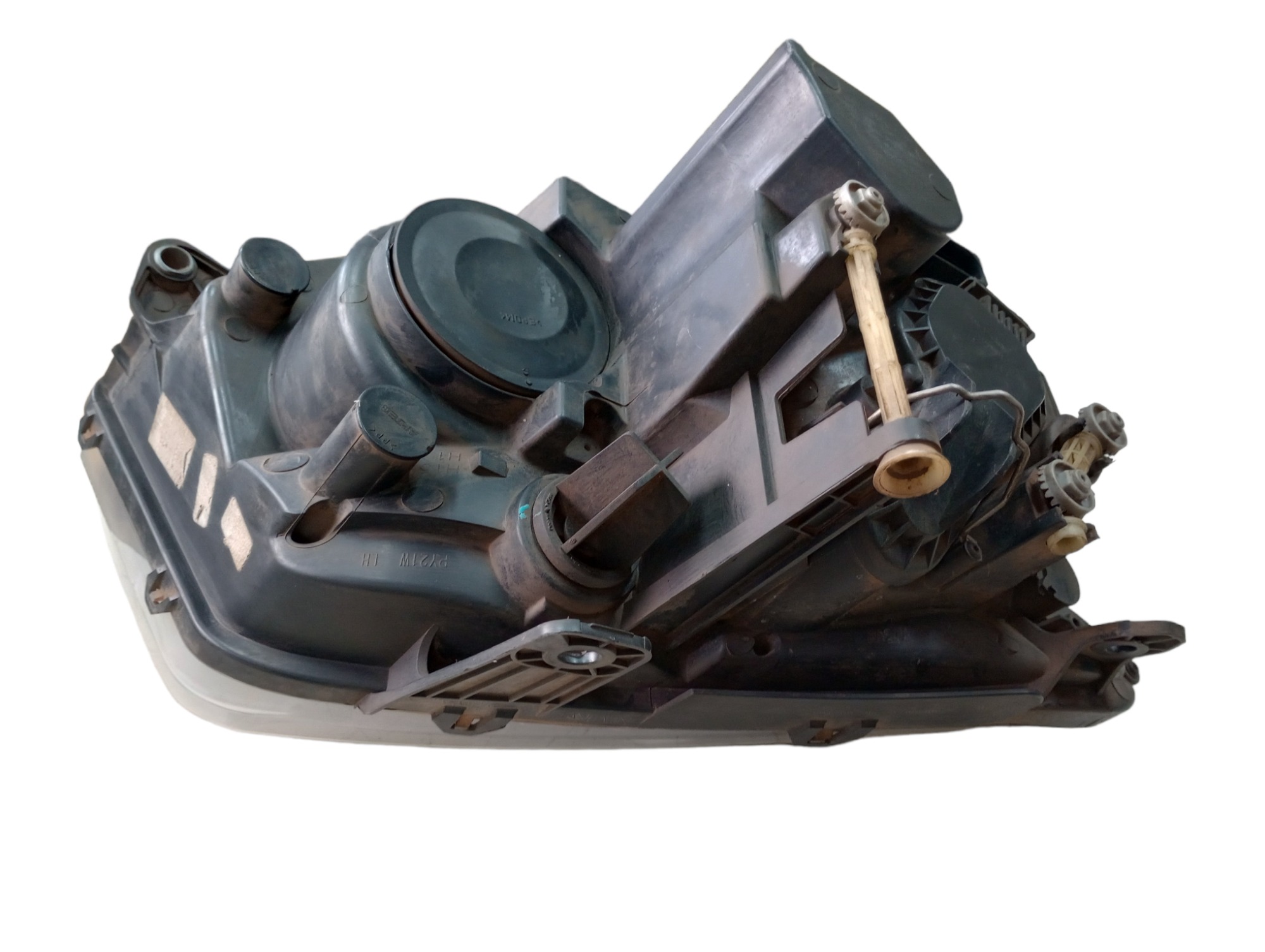 Farol L.e Amarok 2014 3