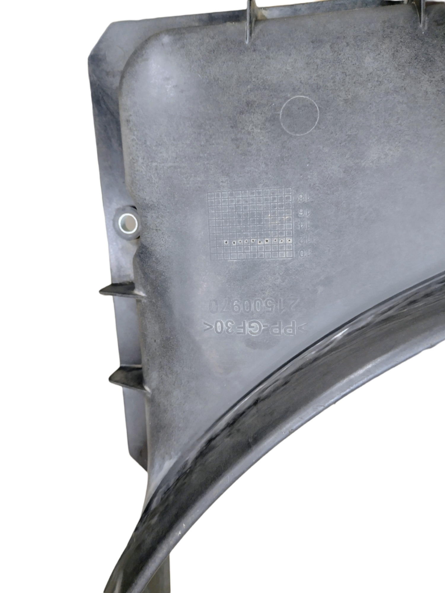 Defletor Do Radiador Volvo Vm 270 2013 21500970 3