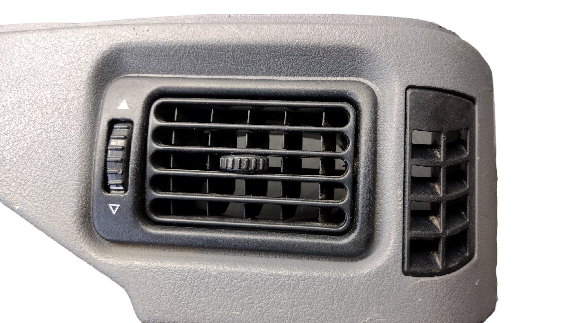 Moldura Painel Difusor De Ar Volvo Vm 260 2013 2