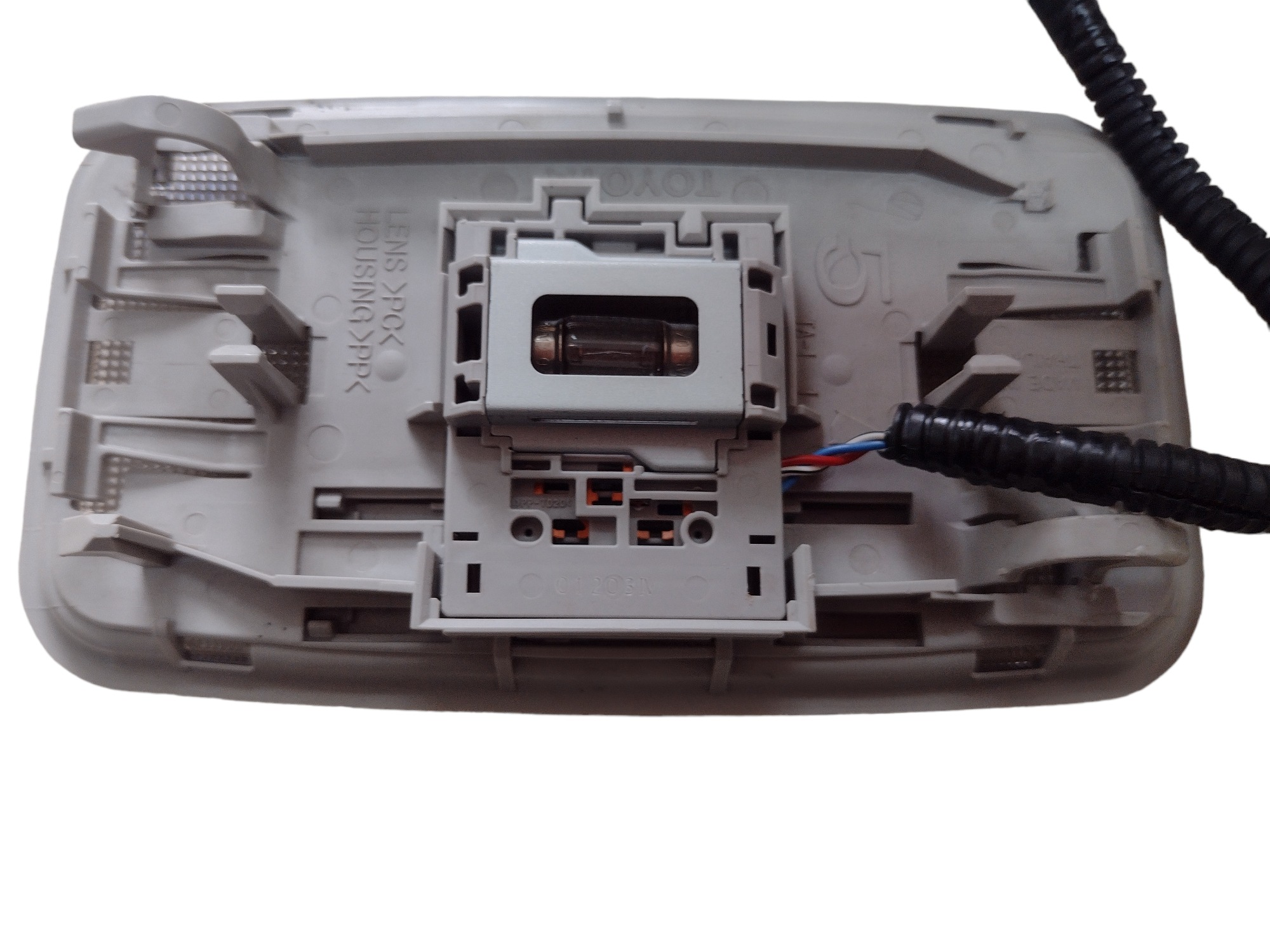 Luz Teto Cortesia Hilux 2020 Com Detalhe 4