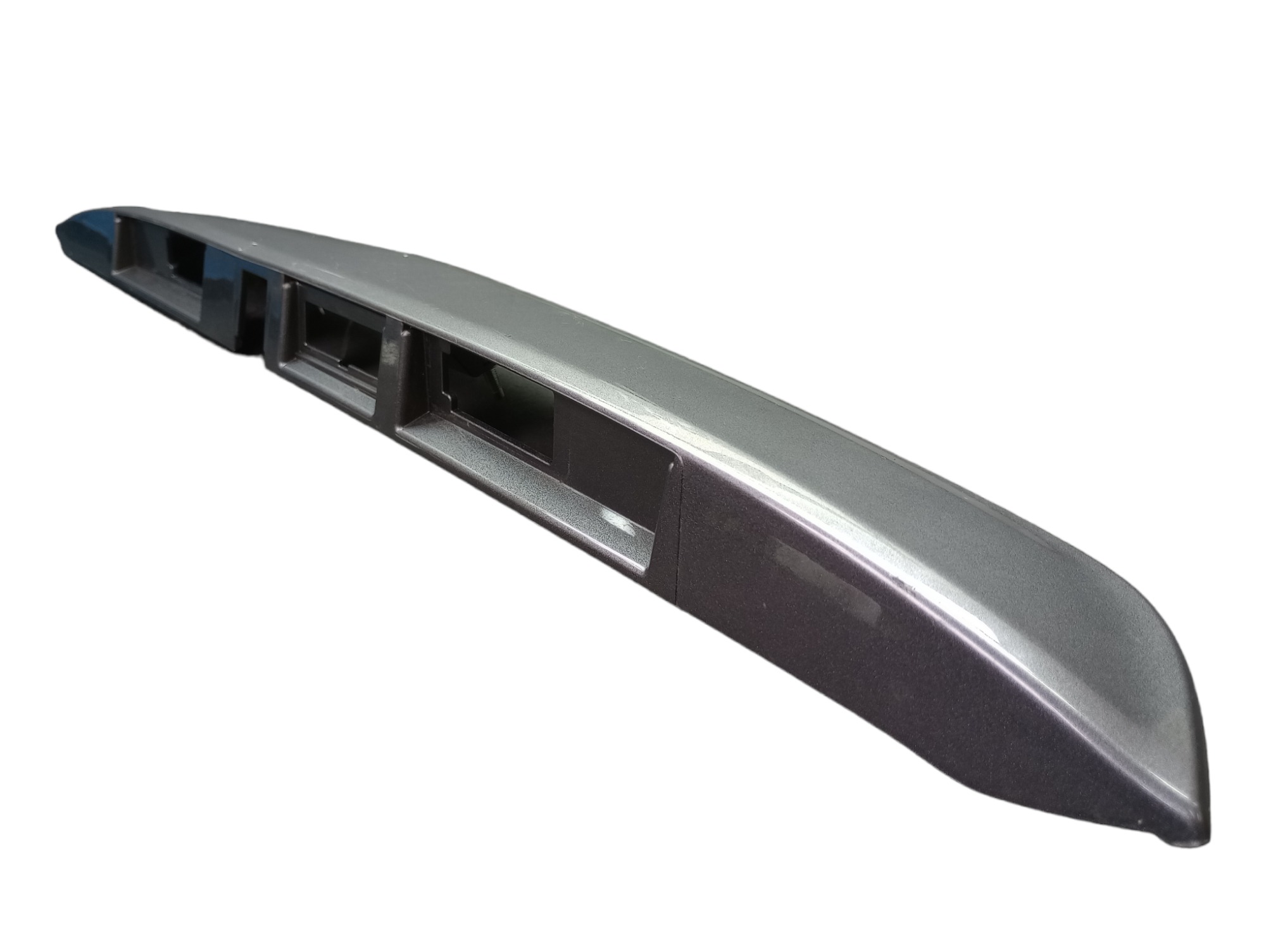 Friso Tampa Traseira Nissan Kicks 2022 Com Detalhes 5