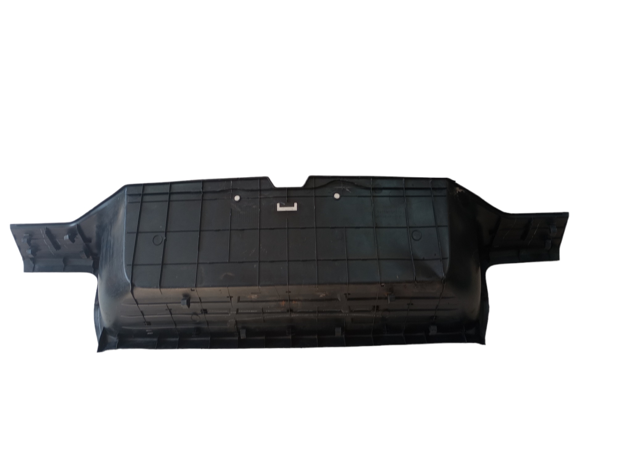Pisante Central Para-choque Traseiro Hilux 2019 Detalhes  Preto 2