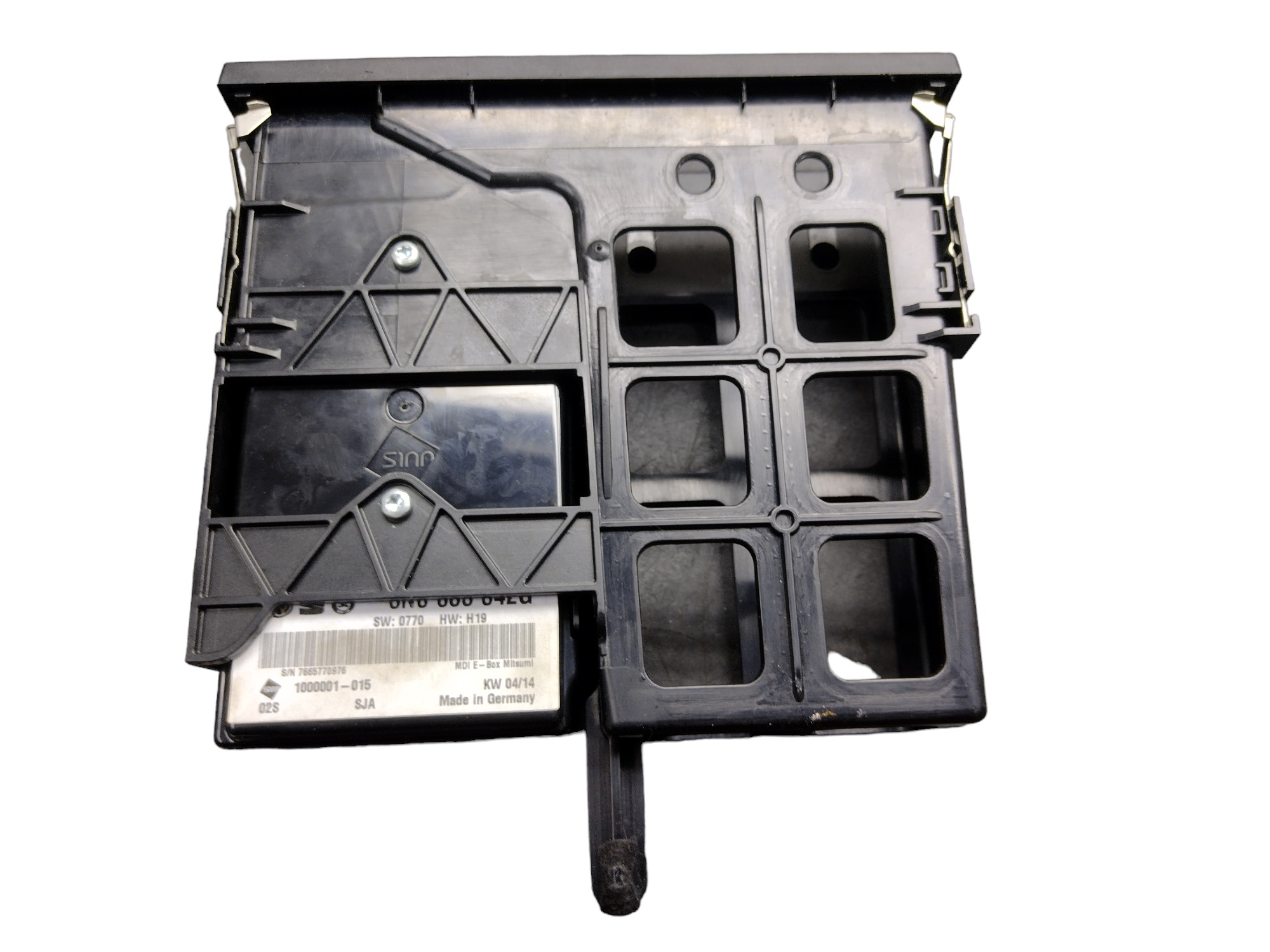 Moldura Entrada Usb Interface Tiguan 2014 4