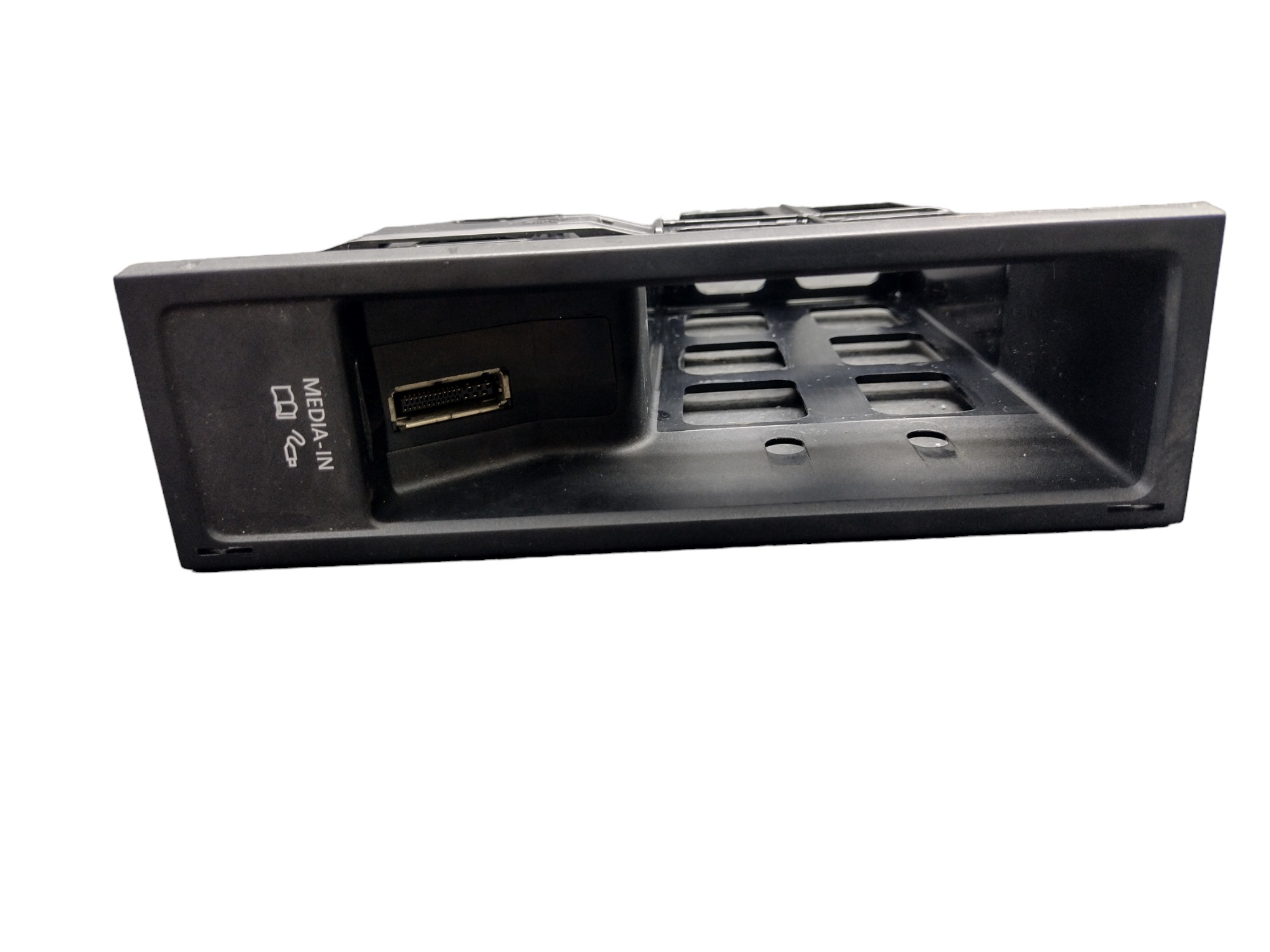 Moldura Entrada Usb Interface Tiguan 2014 5