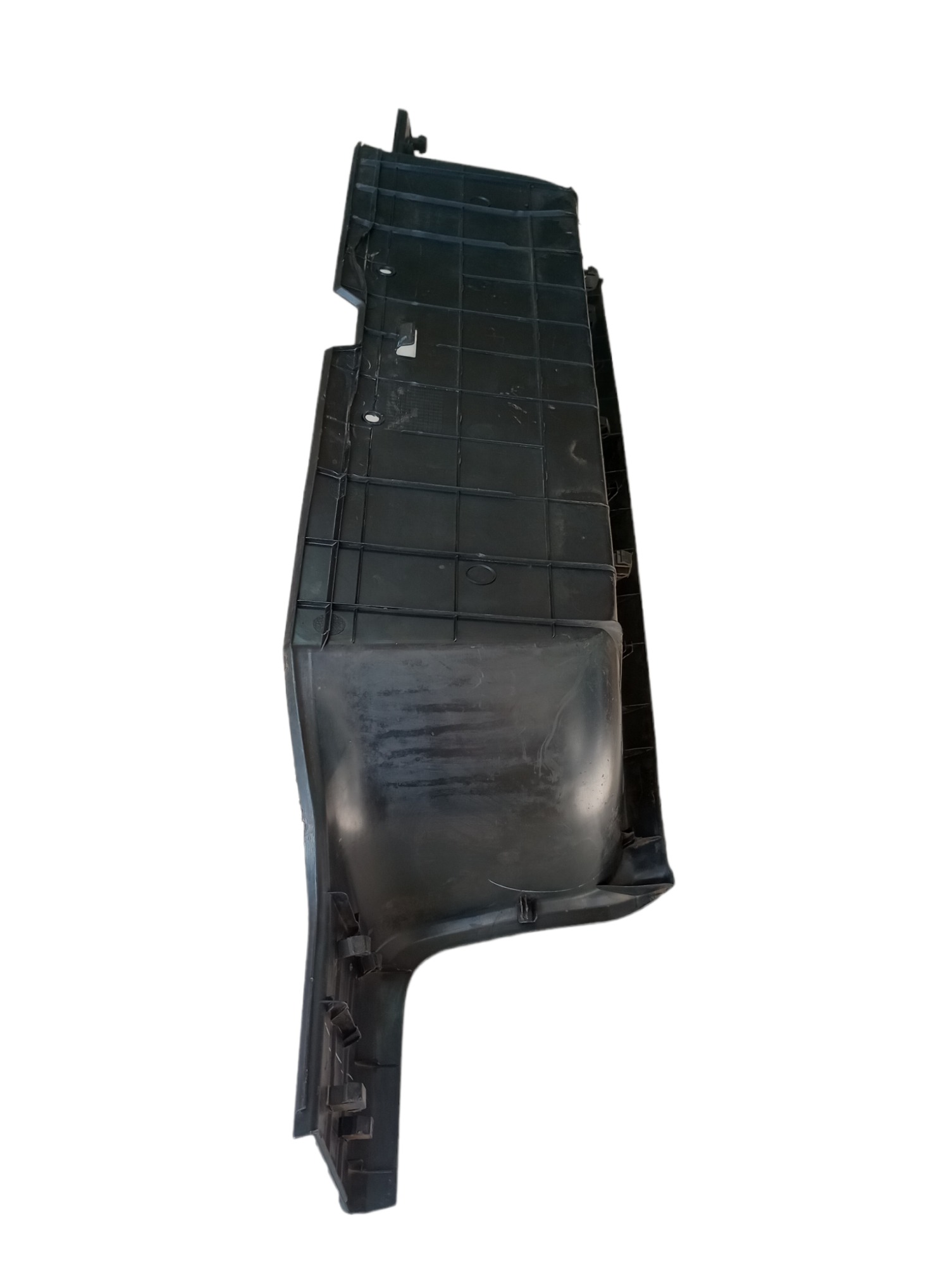 Pisante Central Para-choque Traseiro Hilux 2019 Detalhes  Preto 3