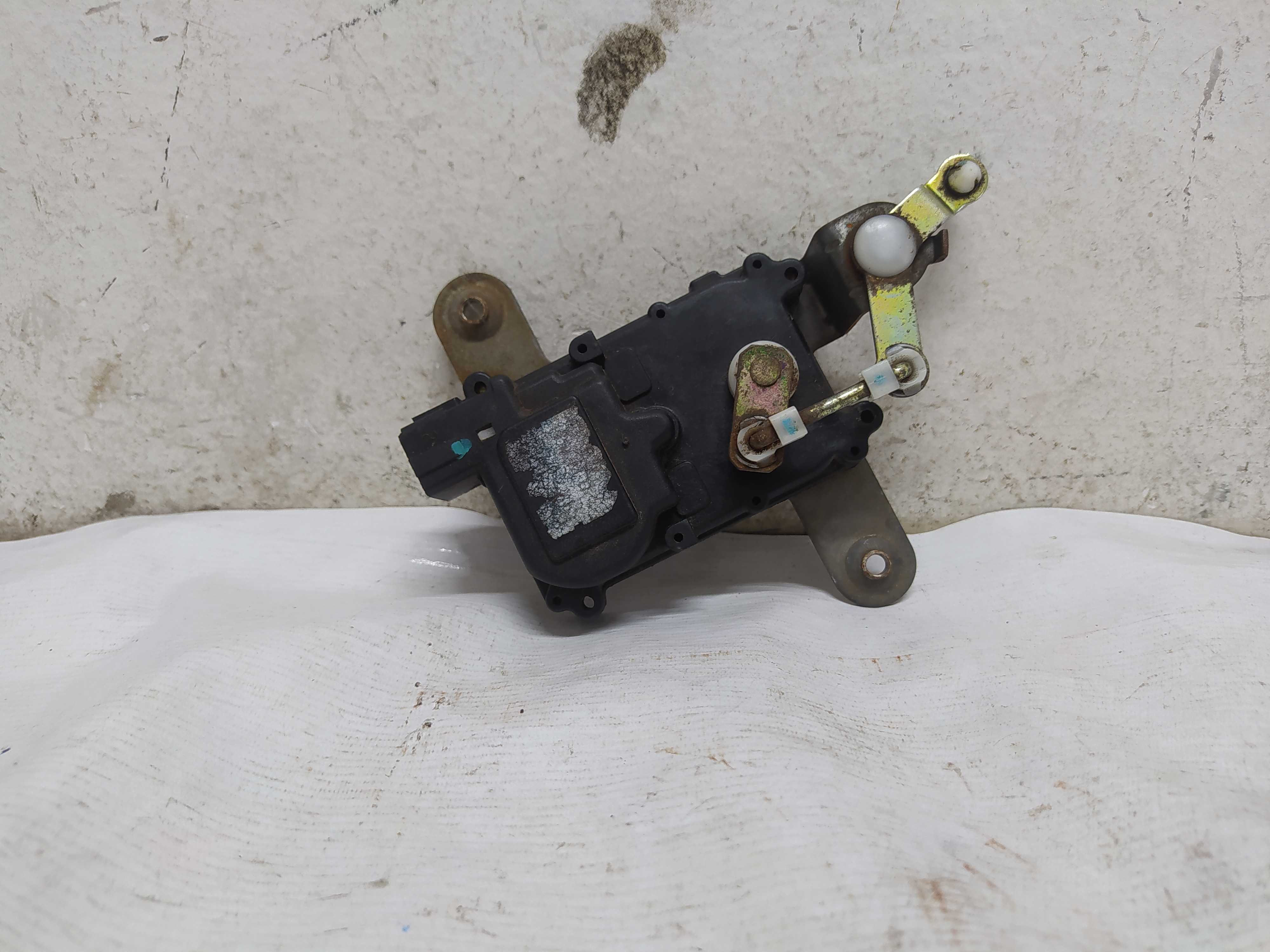 Trava Eletrica Traseira Esquerda Hyundai Accent 1996 V73 B