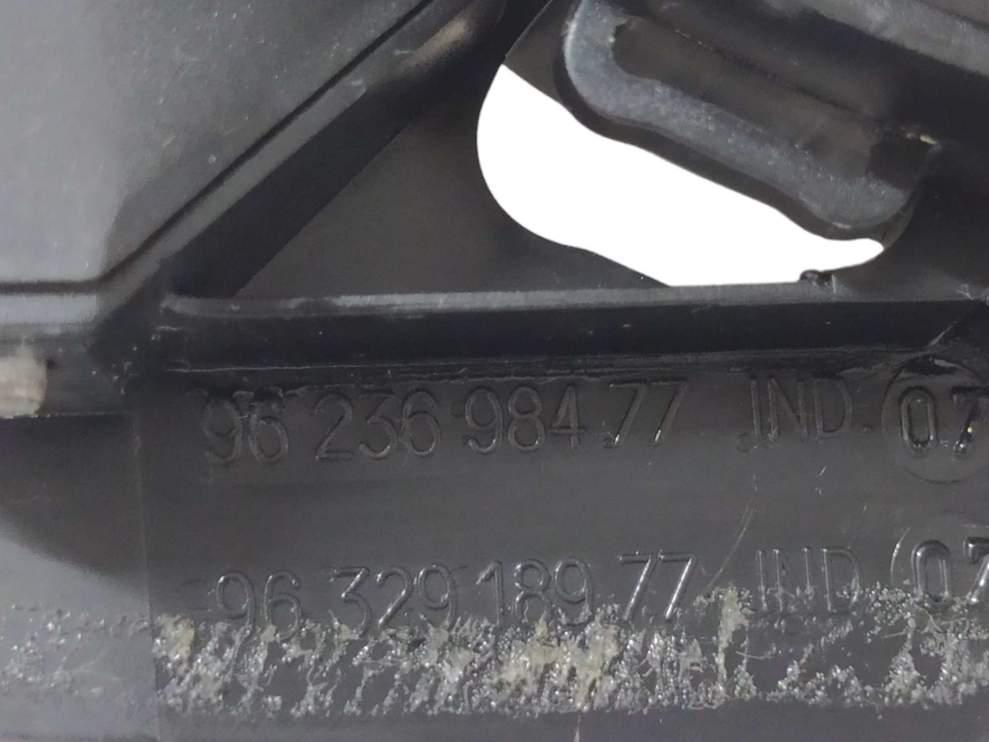 Maçaneta Interna Traseira Esquerda Peugeot 207 2012 V90 Prata Traseiro 5