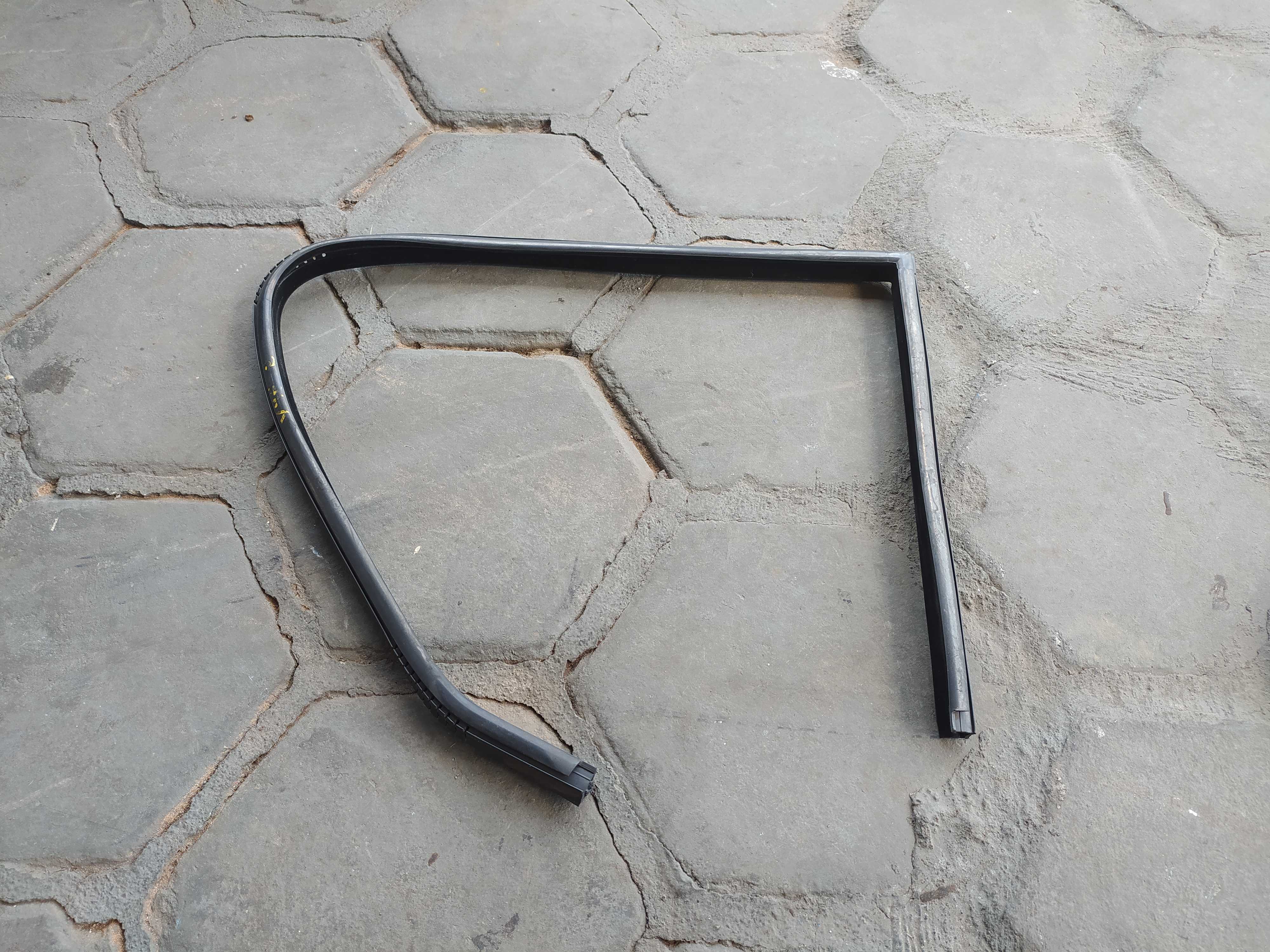 Borracha De Porta Traseira Esquerda Fiat Uno 2008 V46 Balcão