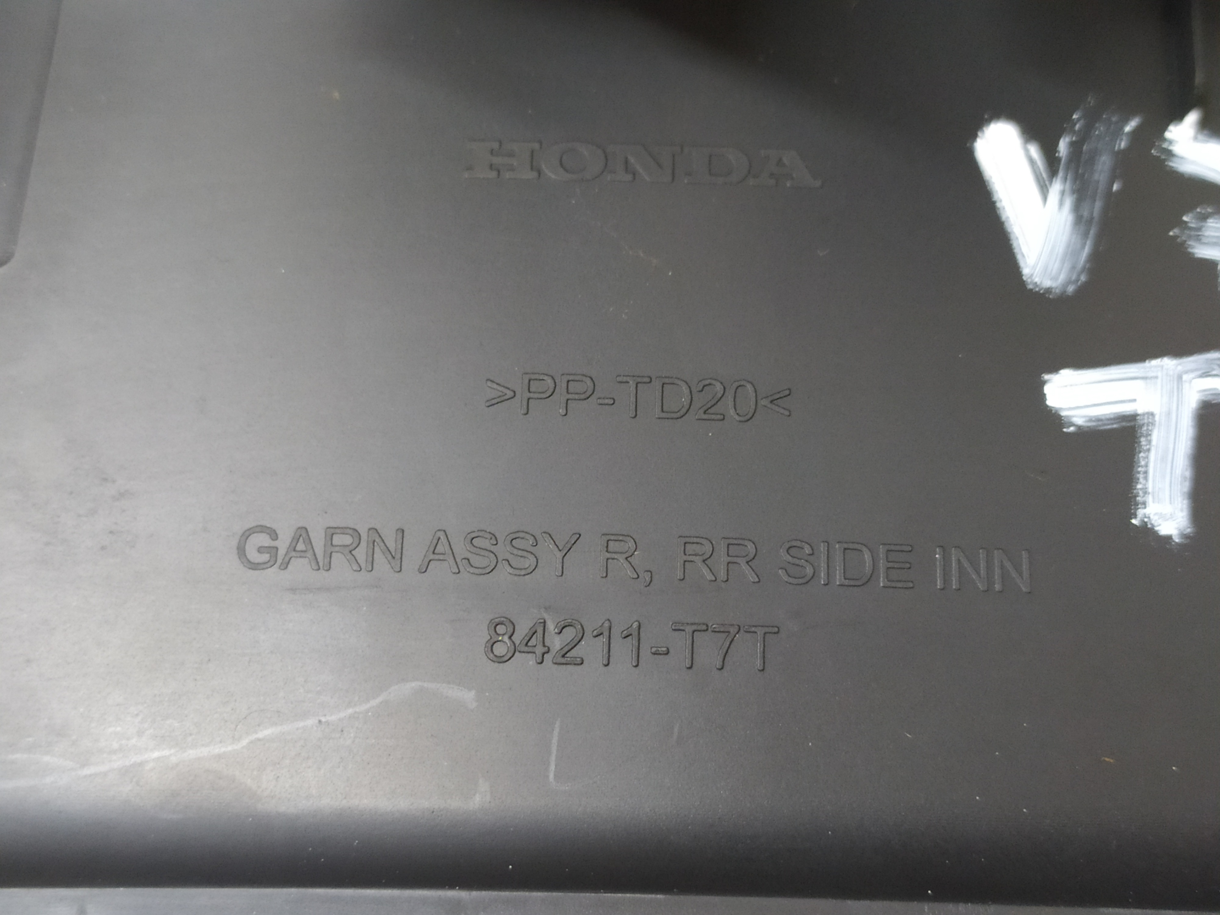 Soleira Traseira Direita Honda Hr-v 2016 84211t7t V76 6