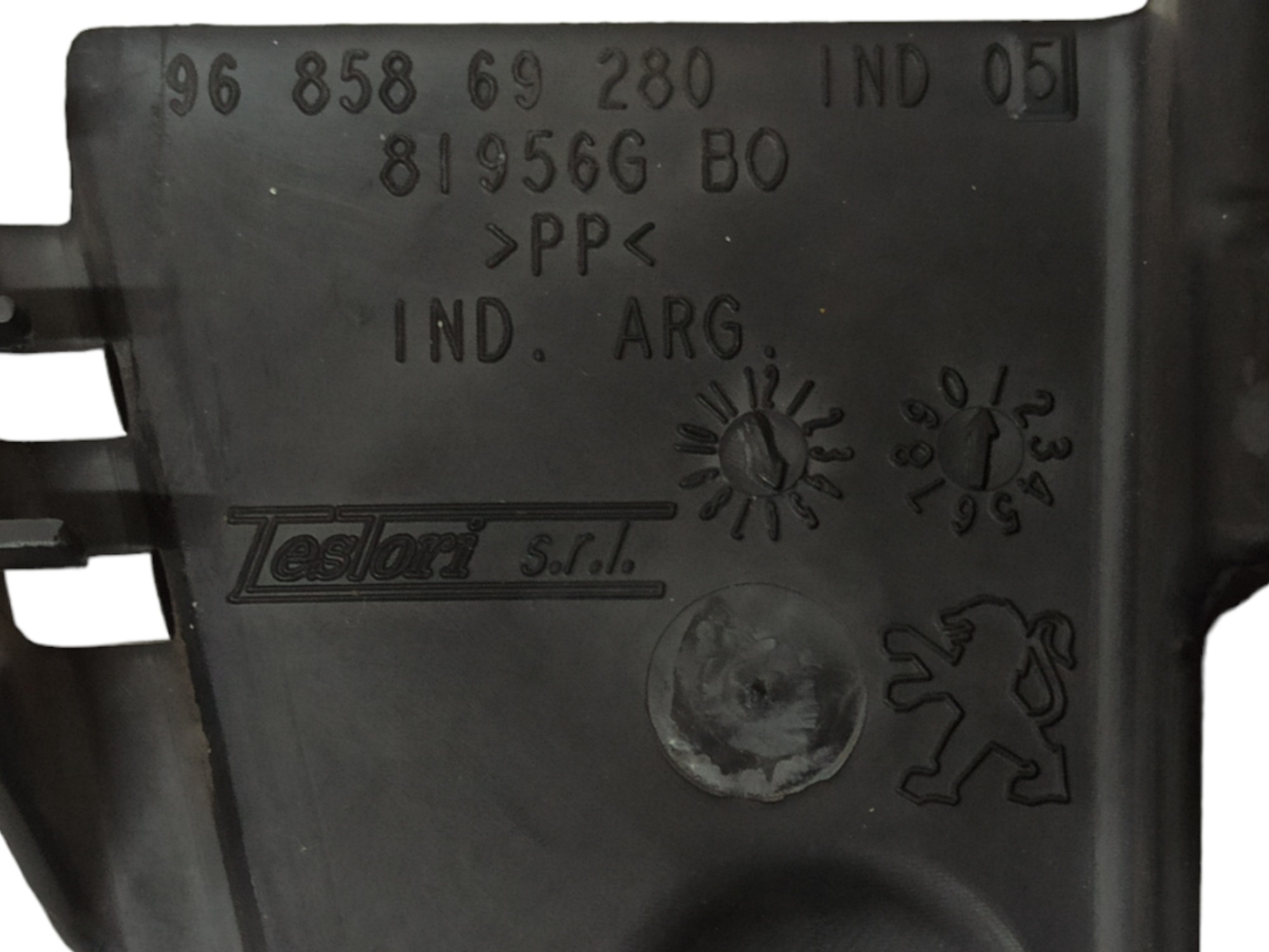 Defletor Radiador Peugeot 207 2011 2012 Par V90 9