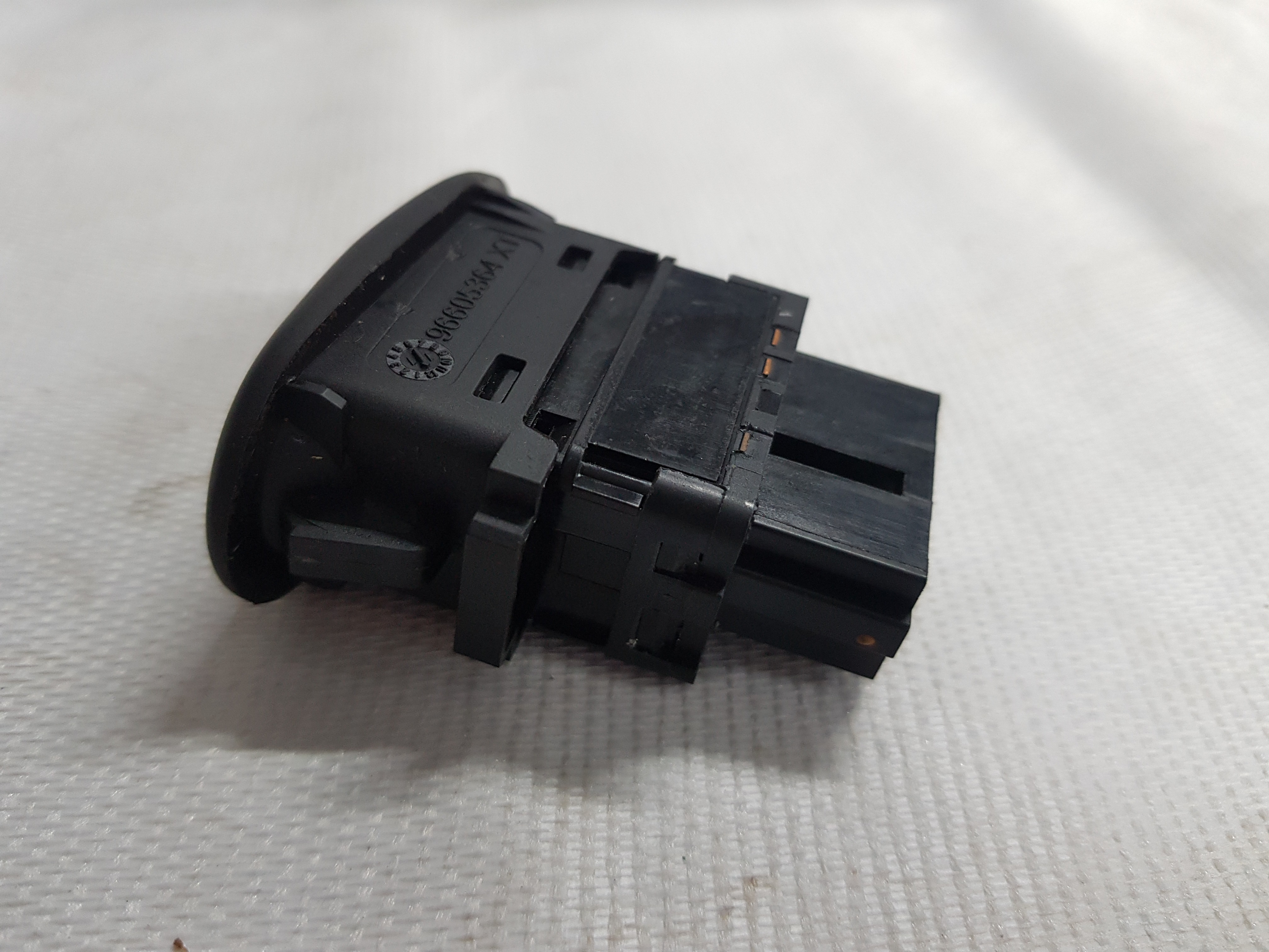Botão C P. Solta Vidro Elét 96605364xt Citroen – Pç Balcão 3