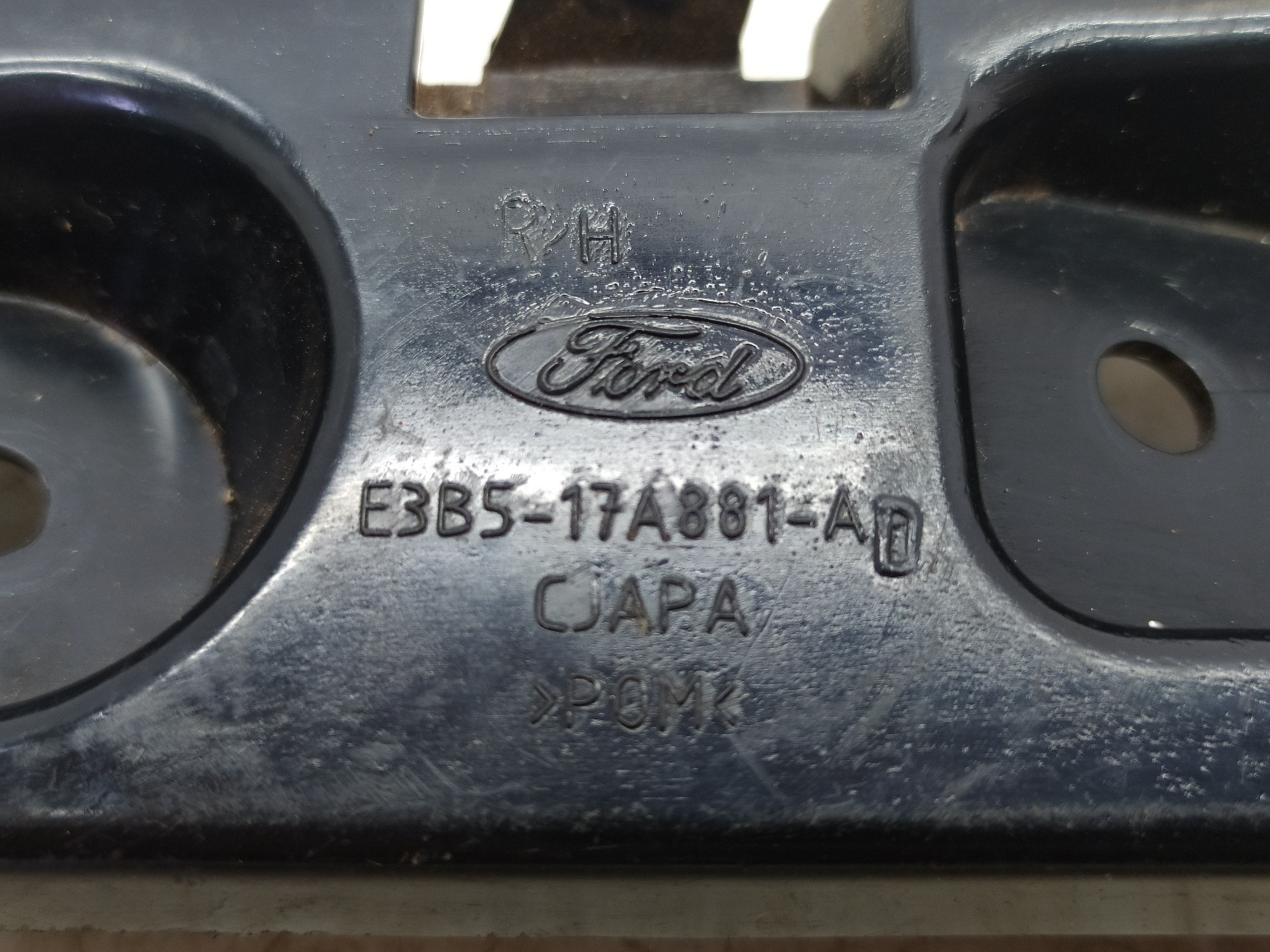 Guia Sup Parachoque Traseiro Direito Ka 2015 E3b517a881ad 7