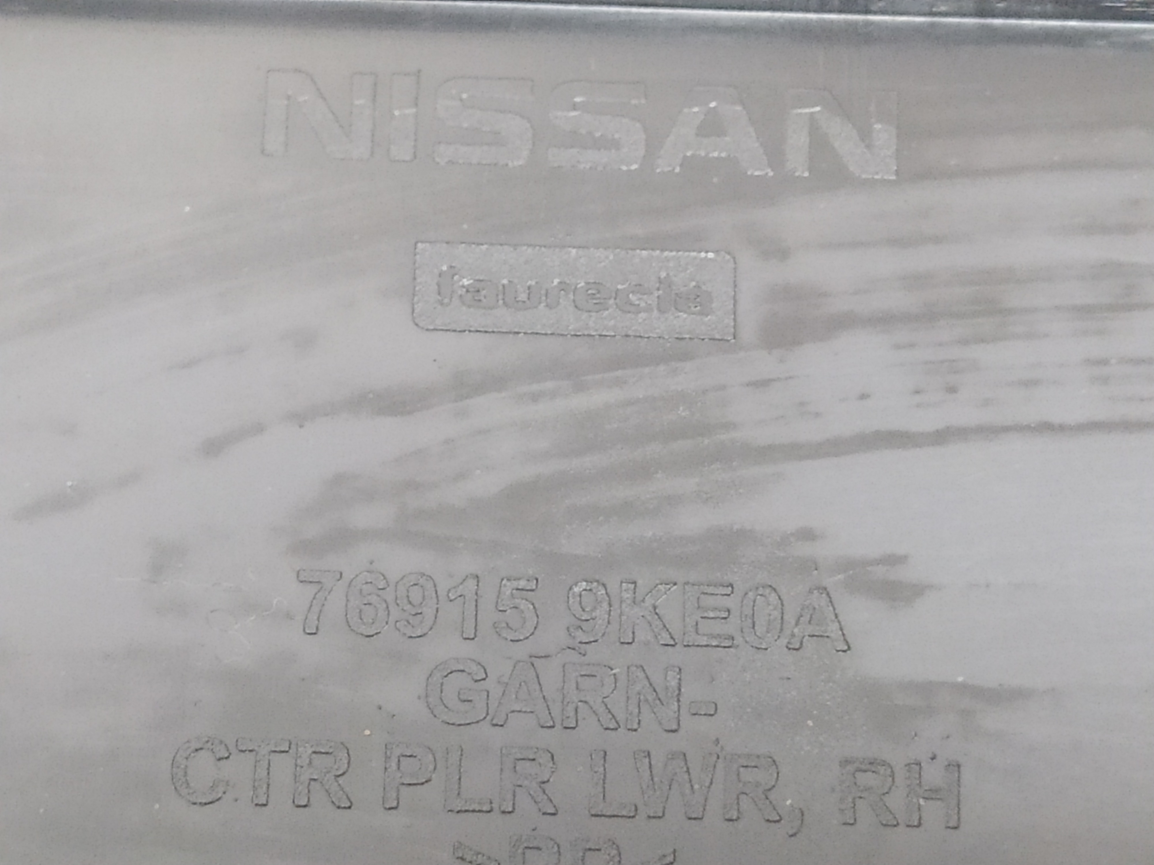 Acabamento Coluna Central Lado Direito Nissan Versa 2017