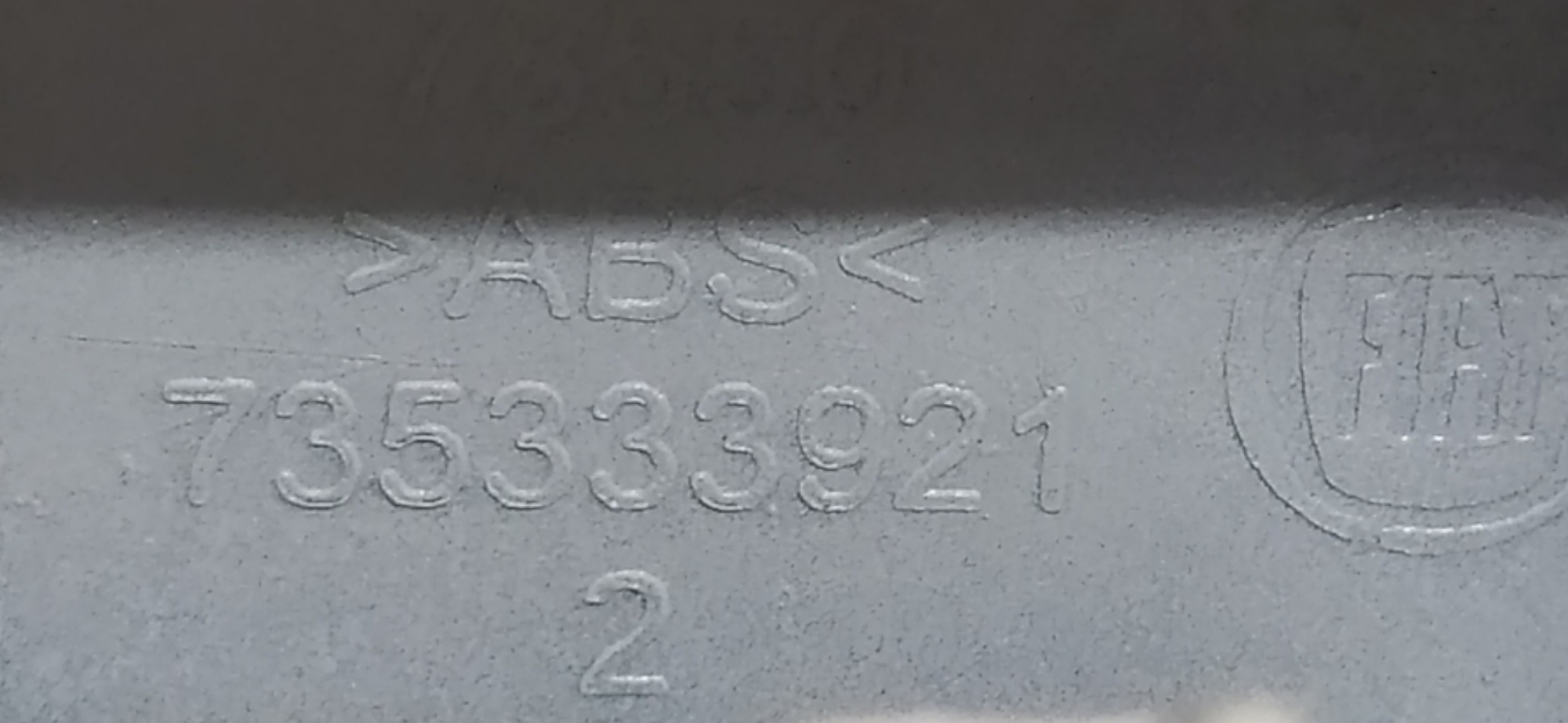 Friso Da Tampa Traseira Porta Malas Fiat Palio 2016 V86 9