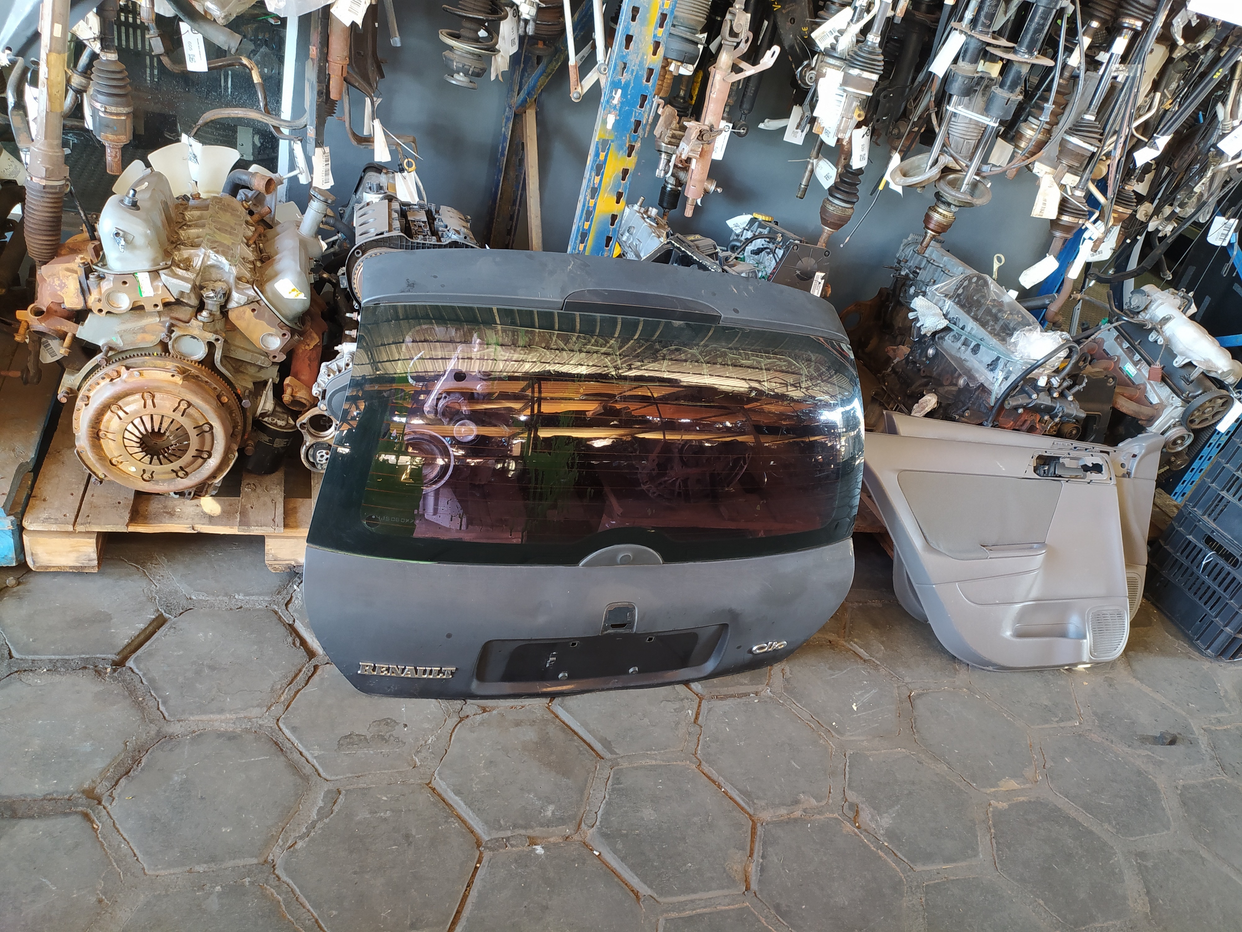 Tampa Traseira Porta Malas Renault Clio 2004 V47