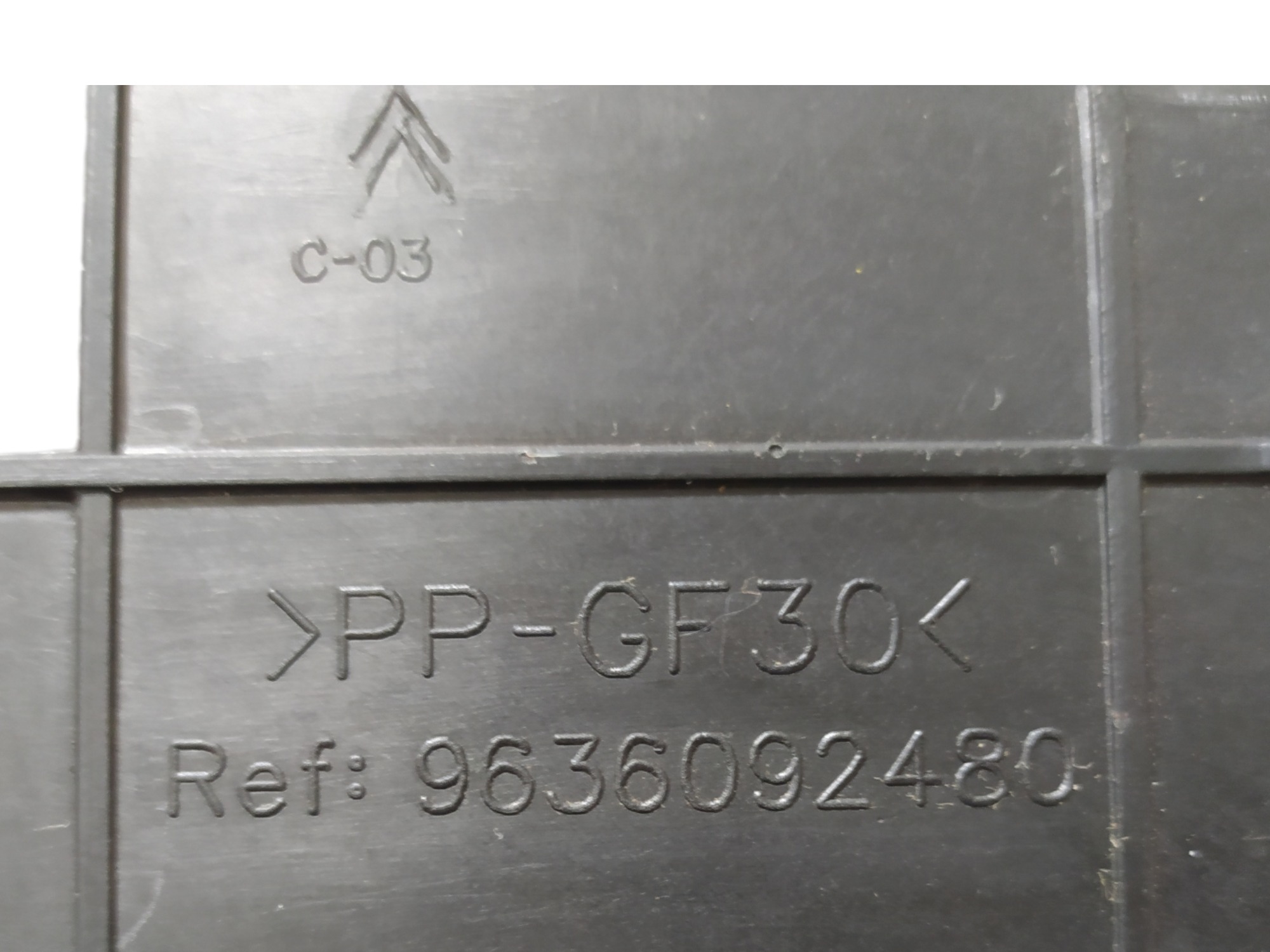 Caixa Suporte Da Bateria Citroen Xsara Picasso 2005 V58 9