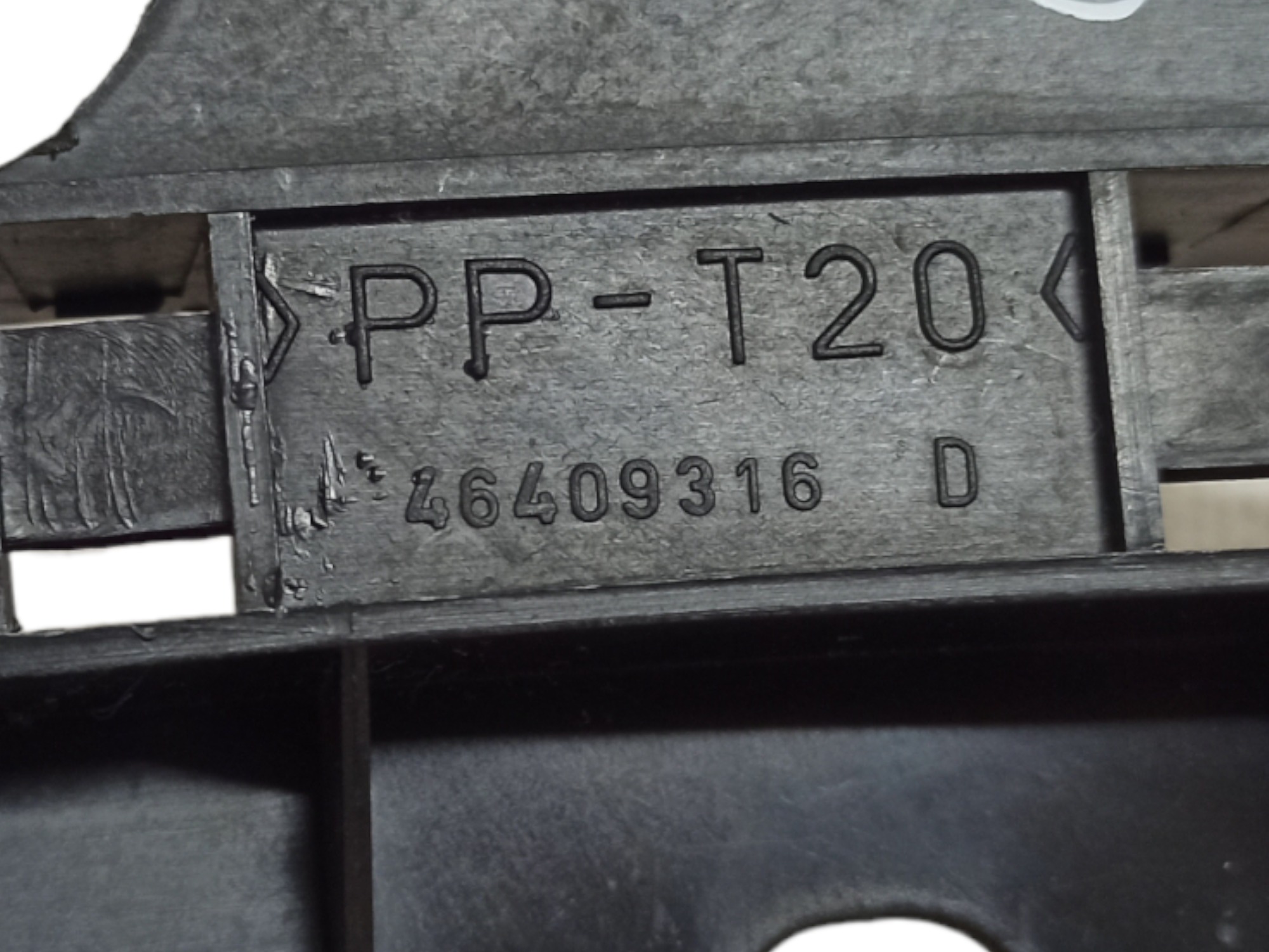 Guia Suporte Do Vidro Traseiro Direito Fiat Palio 1997 V23 8