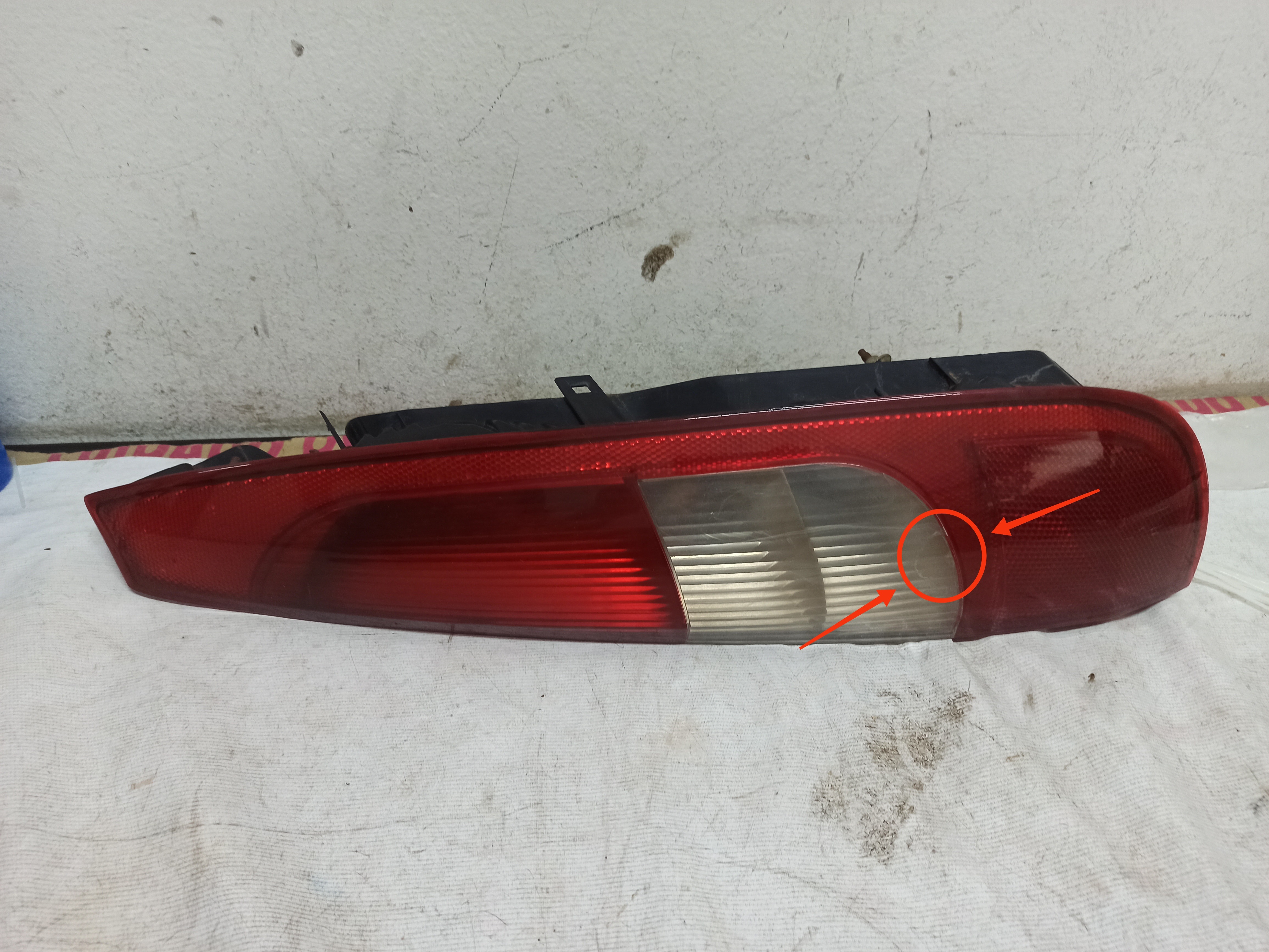 Lamterna Direita Ford Fiesta 2002 2003 V59 Balcão