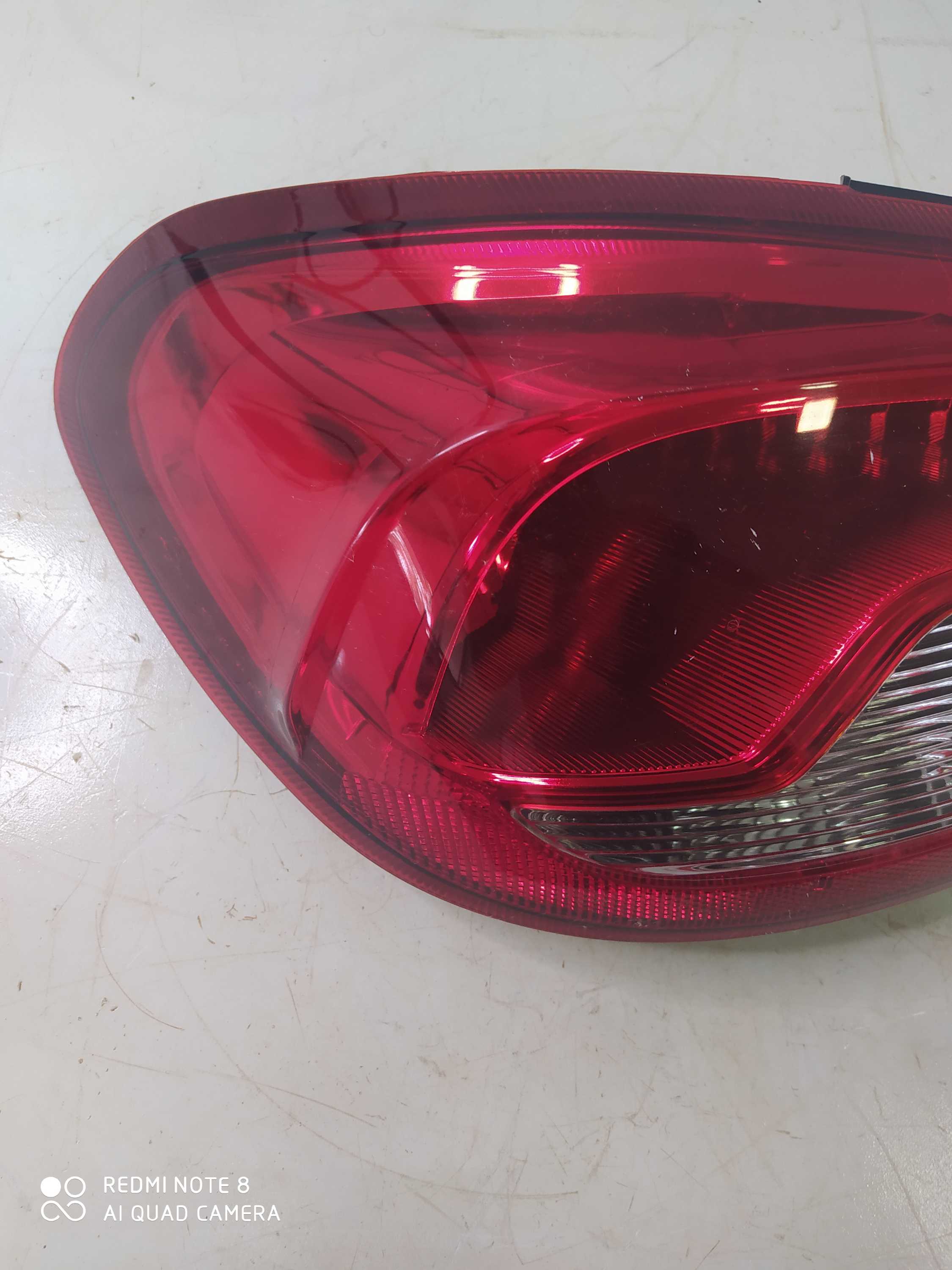 Lanterna Traseira Esquerda Renault Kwid 2019 Com Detalhe  – Esquerdo – Vermelho 3