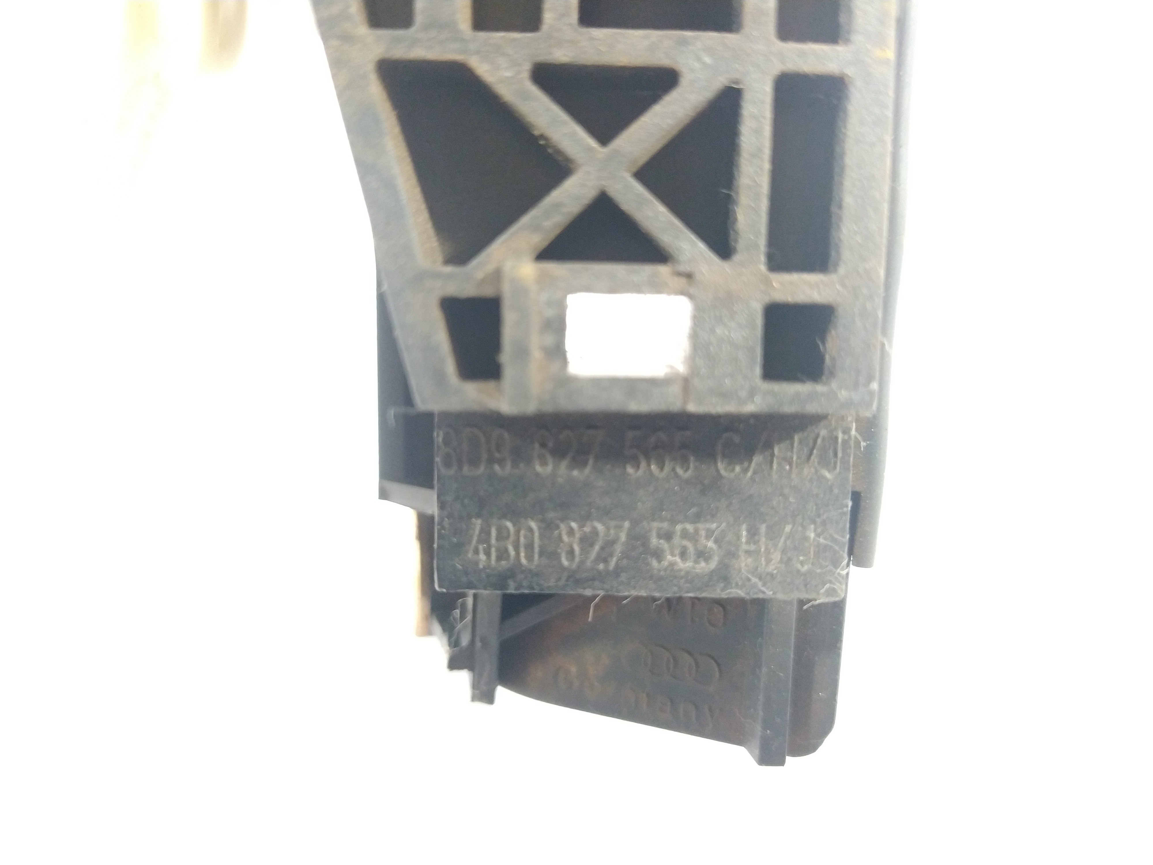 Maçaneta Tampa Traseira Audi A3 1.8 2006 4b0827565h 5