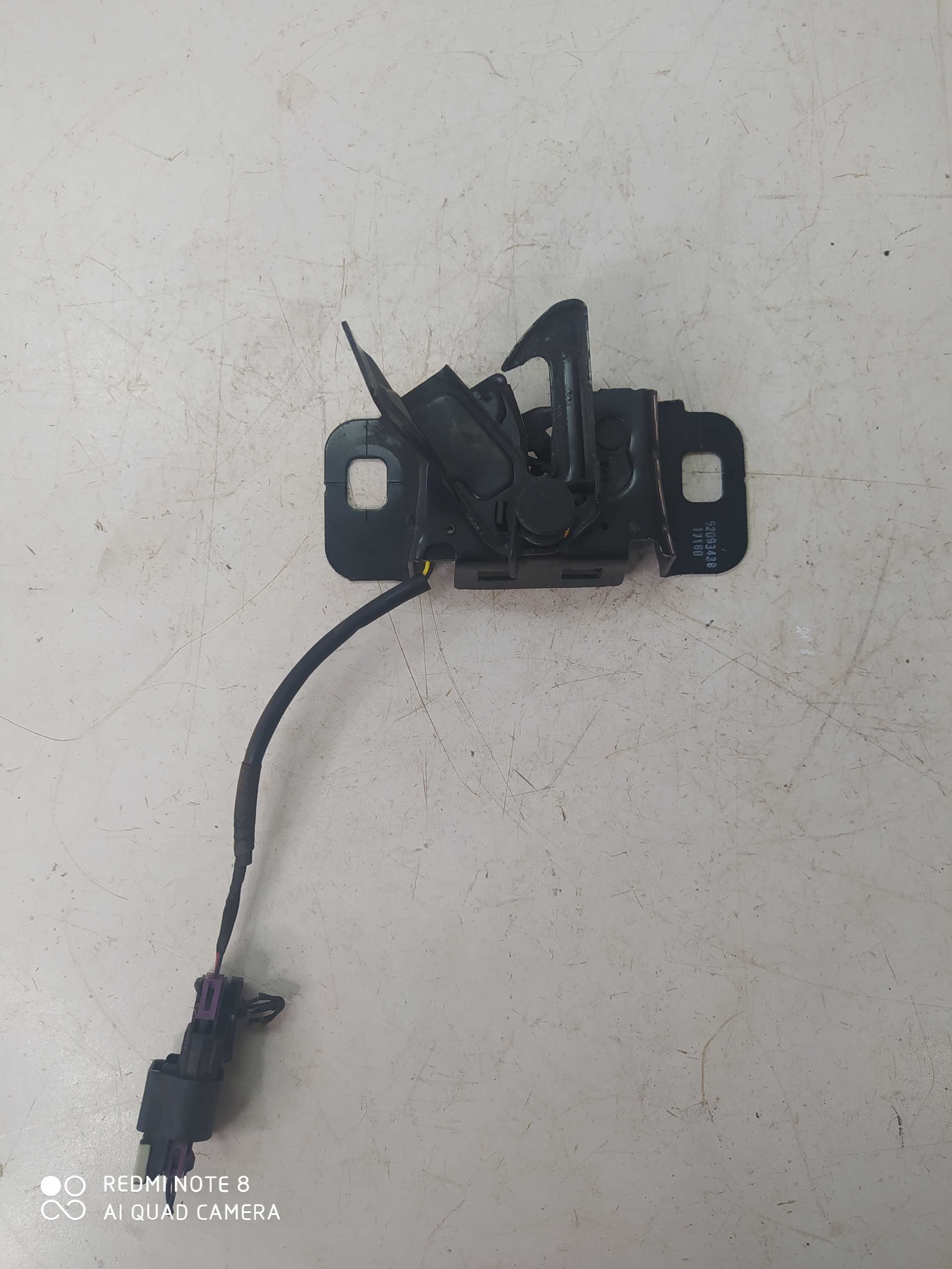 Fechadura Capô Chevrolet Onix Hatch Lt 1.0 2017 52093438 2