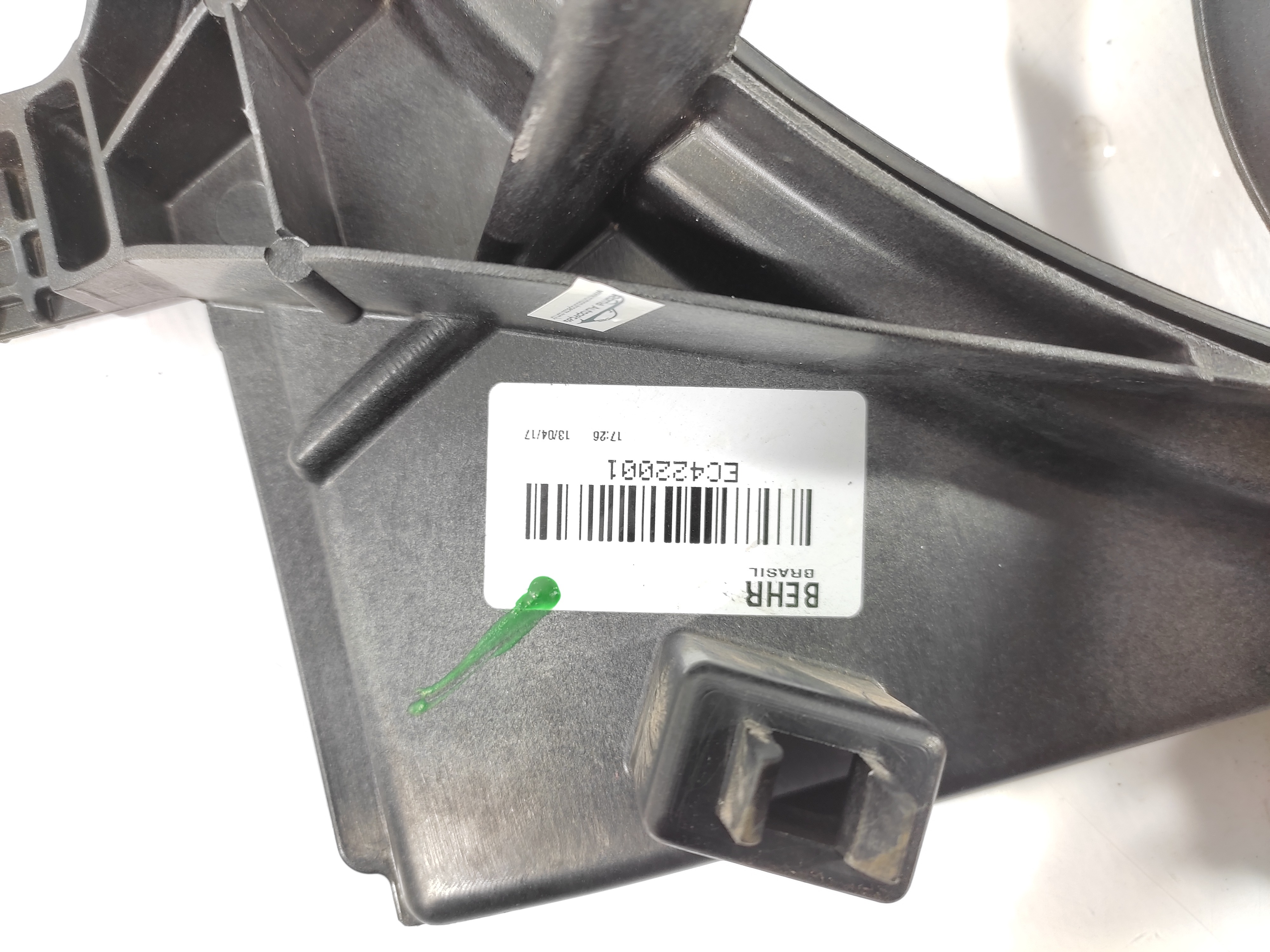 Defletor Com Ventoinha Nissan Versa 2017 6