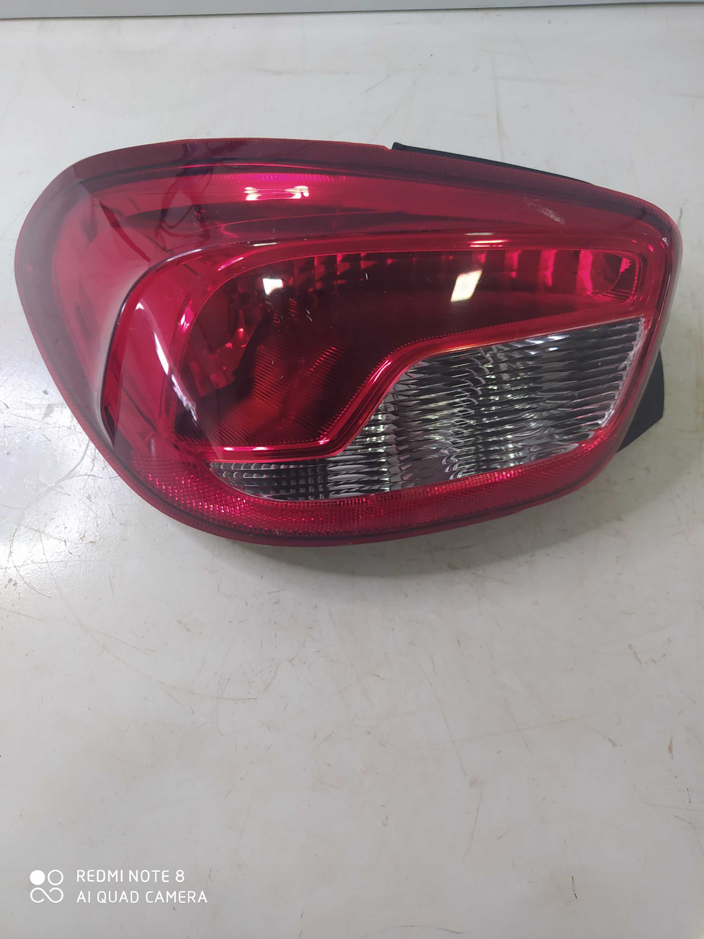 Lanterna Traseira Esquerda Renault Kwid 2019 Com Detalhe  – Esquerdo – Vermelho 2