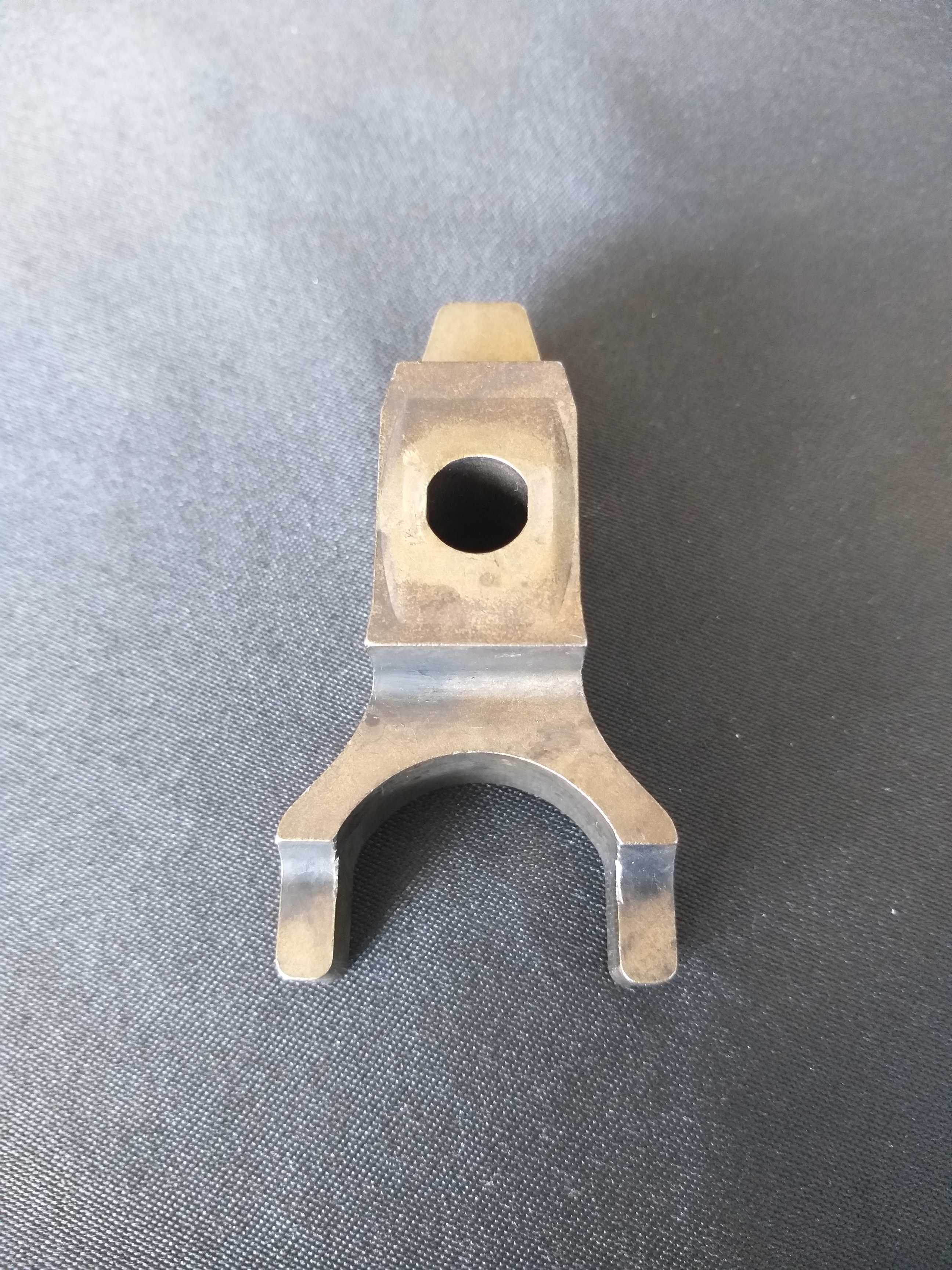 Cavalete Injetor Unidade Volvo D13 Original 21168206 Garfo 2