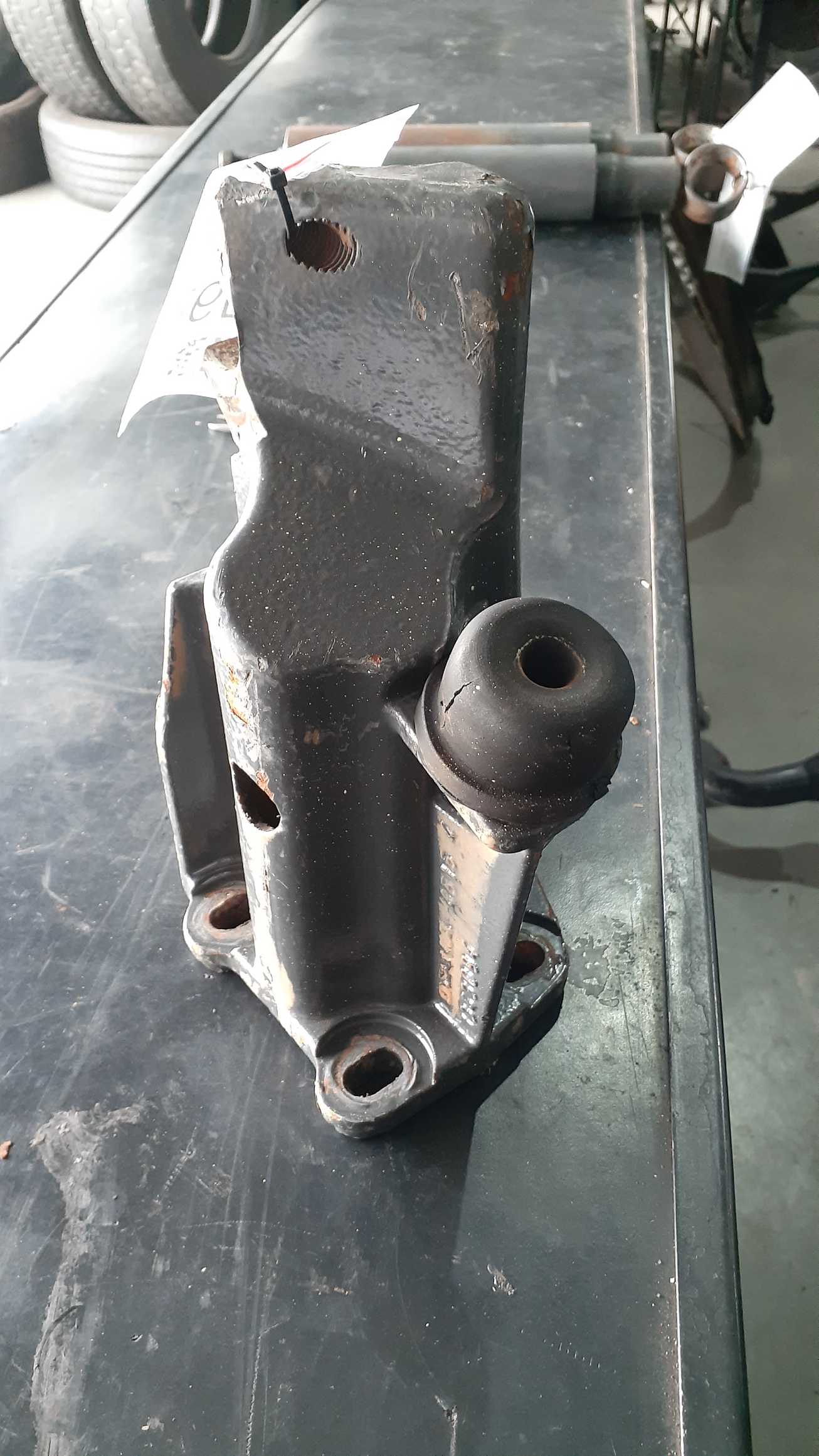TORRE SUSPENSÃO DA CABINE SCANIA S4 LD ORIGINAL 1343094