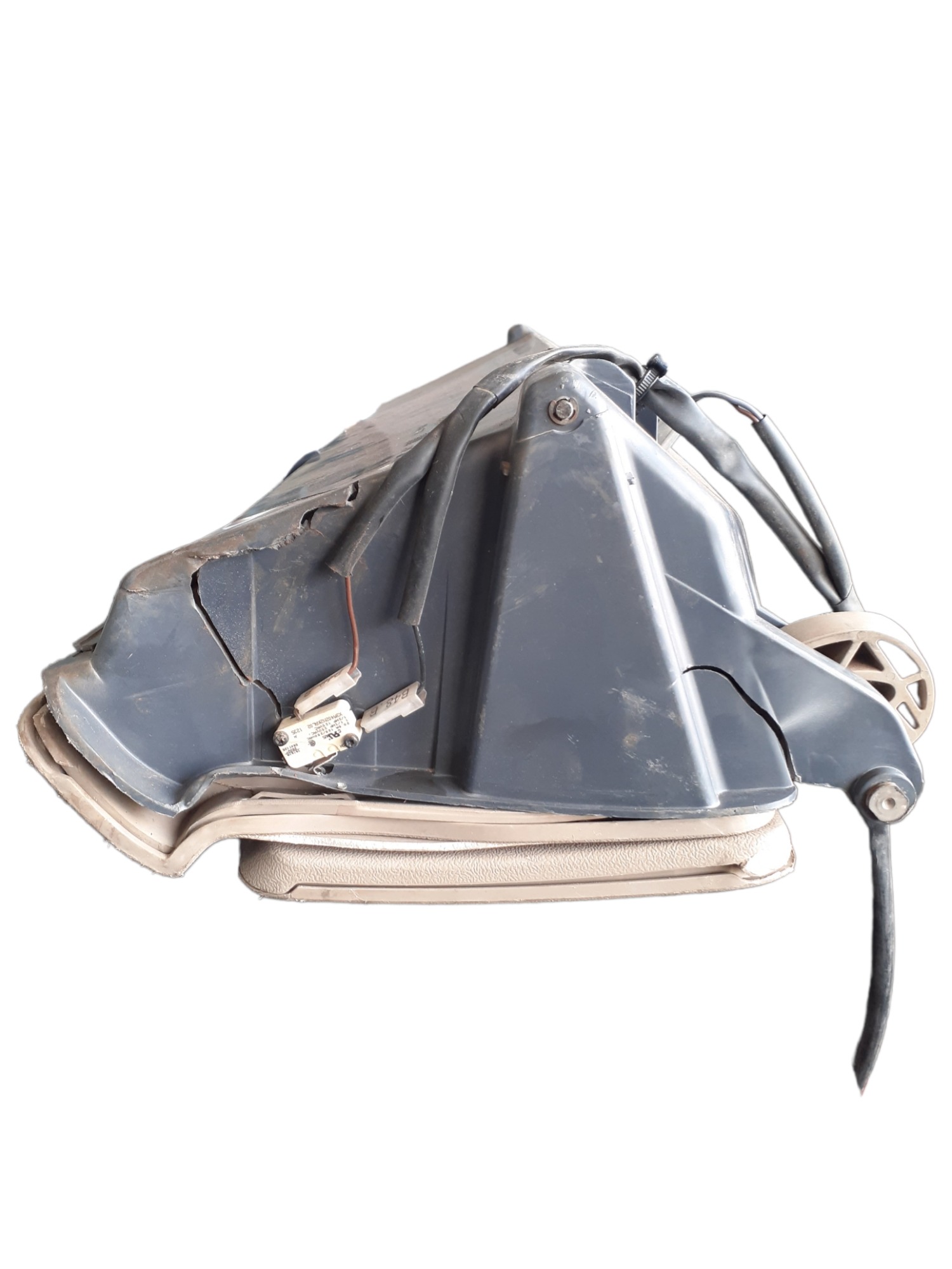 Moldura Com Quebra Sol Scania Com Detalhes 1486388/1505702 3
