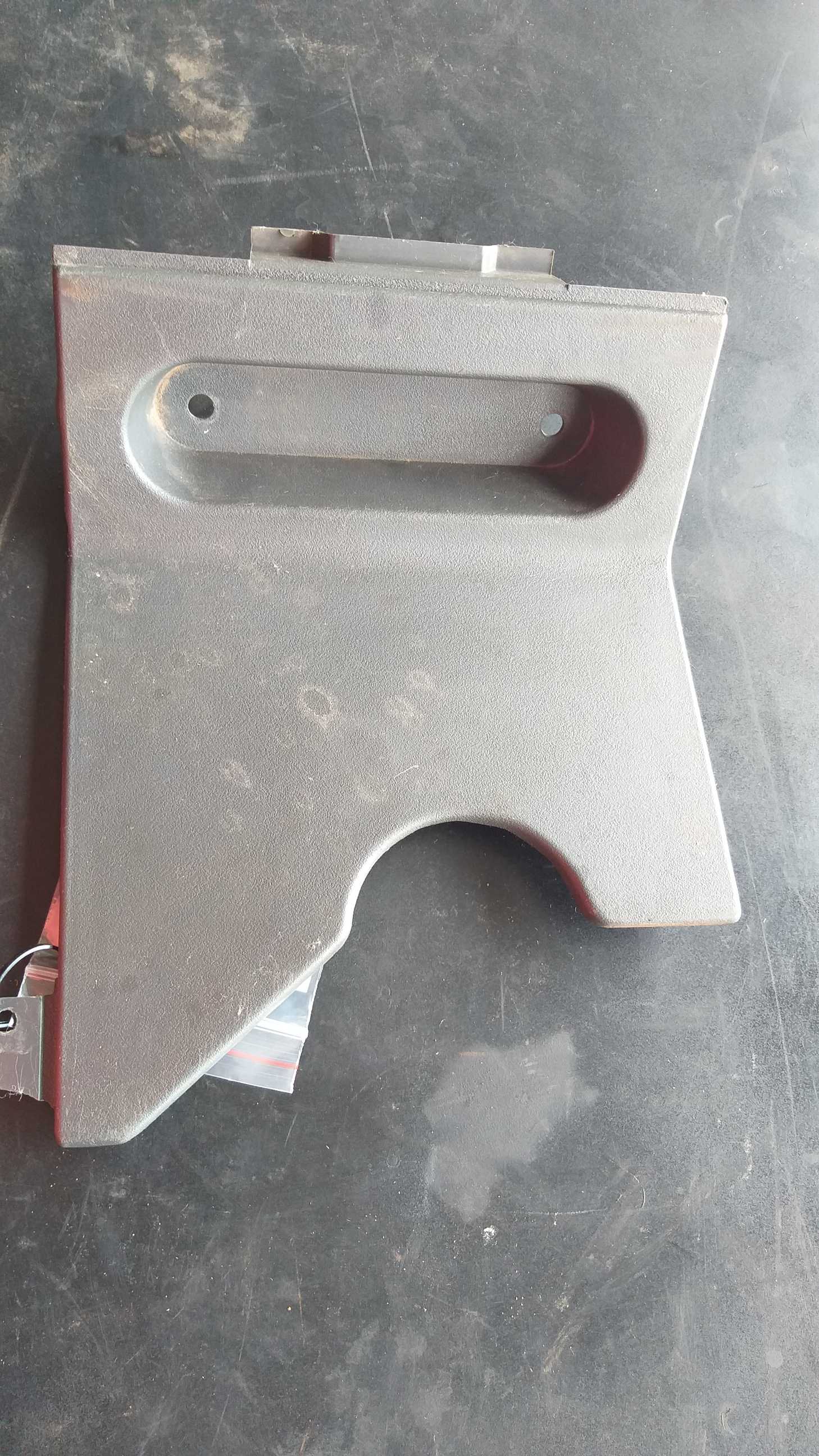 ACABAMENTO INTERNO PAINEL IVECO 504087427 ORIGINAL