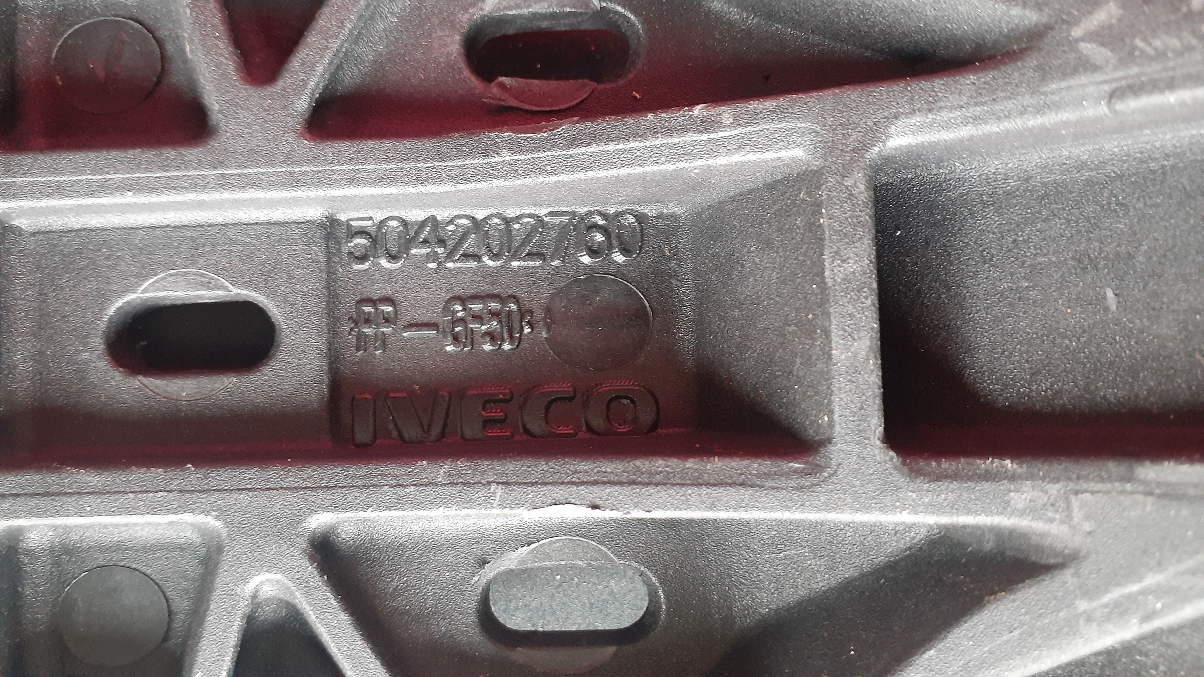 Dobradiça Tampa Lado Direito Iveco Stralis 504202760 2