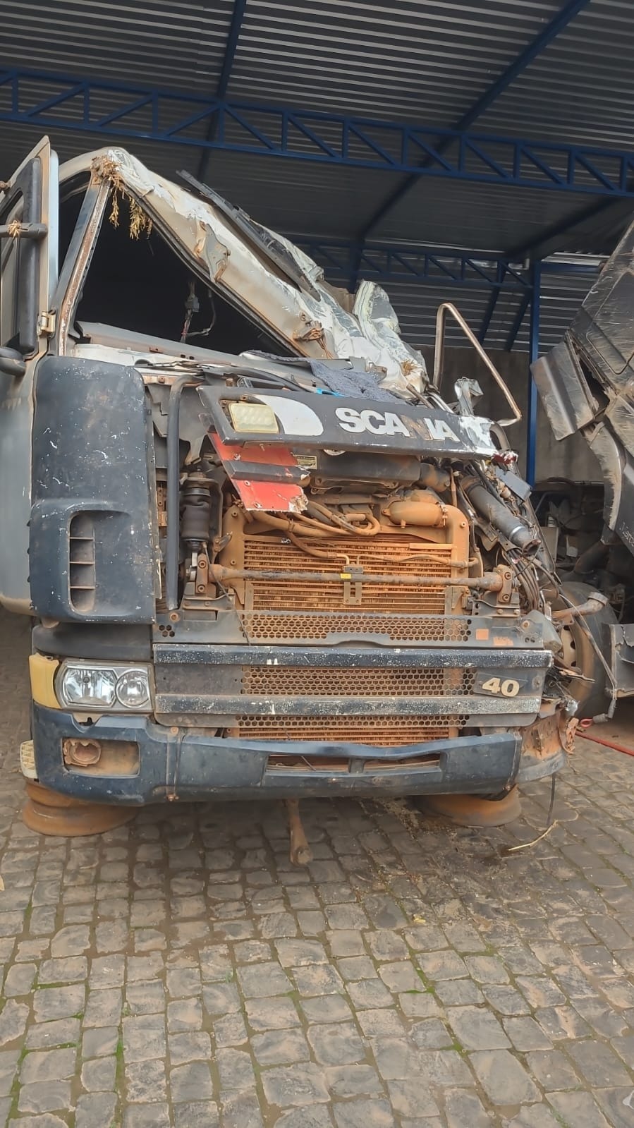 Sucata Retirada De Peças R400 Ano 2004 Scania 2
