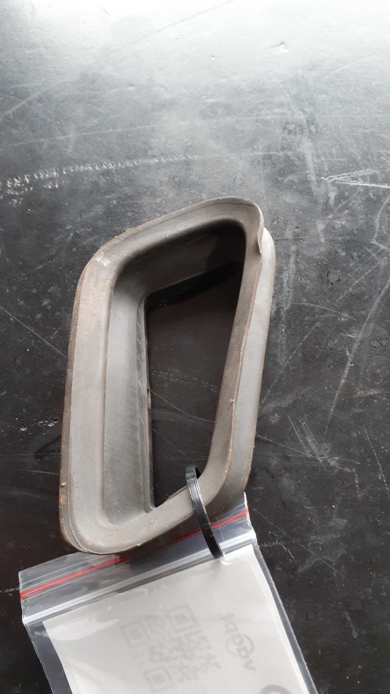 DUTO BORRACHA PORTA VOLVO FH NEW 82243749