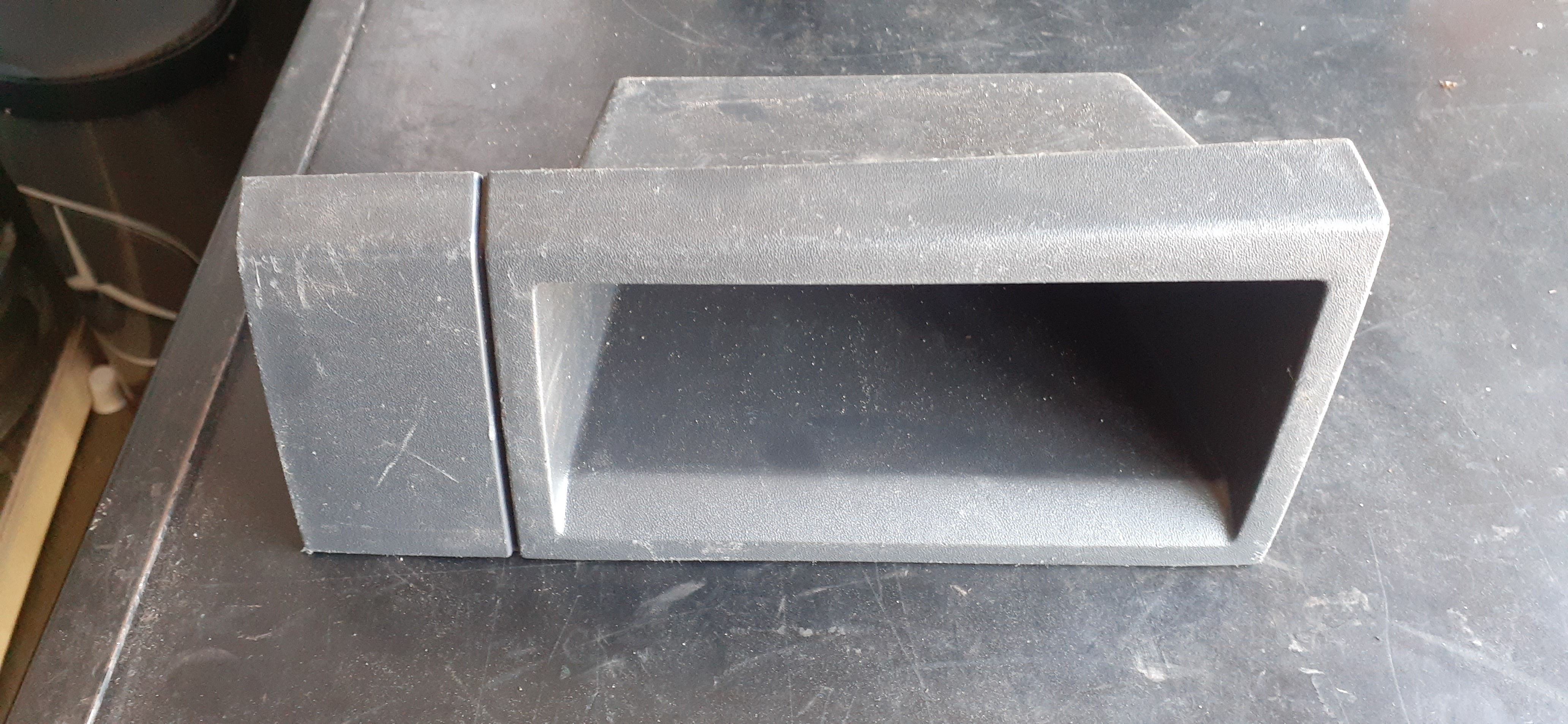 GAVETA PAINEL ACABAMENTO VW CONSTELLATION 2R2858329