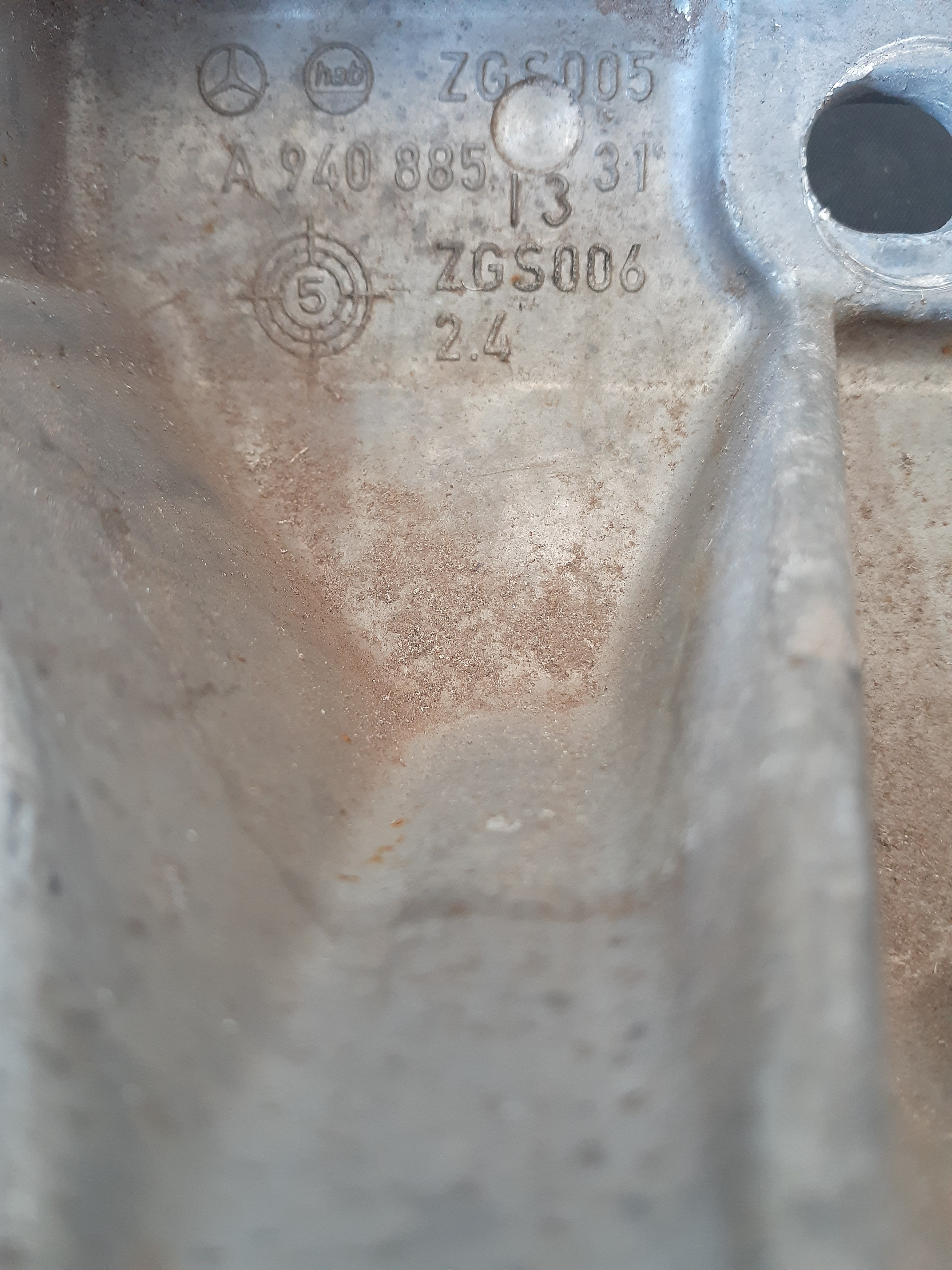 Suporte Farol Direito Mb Axor Original 9408851331 4
