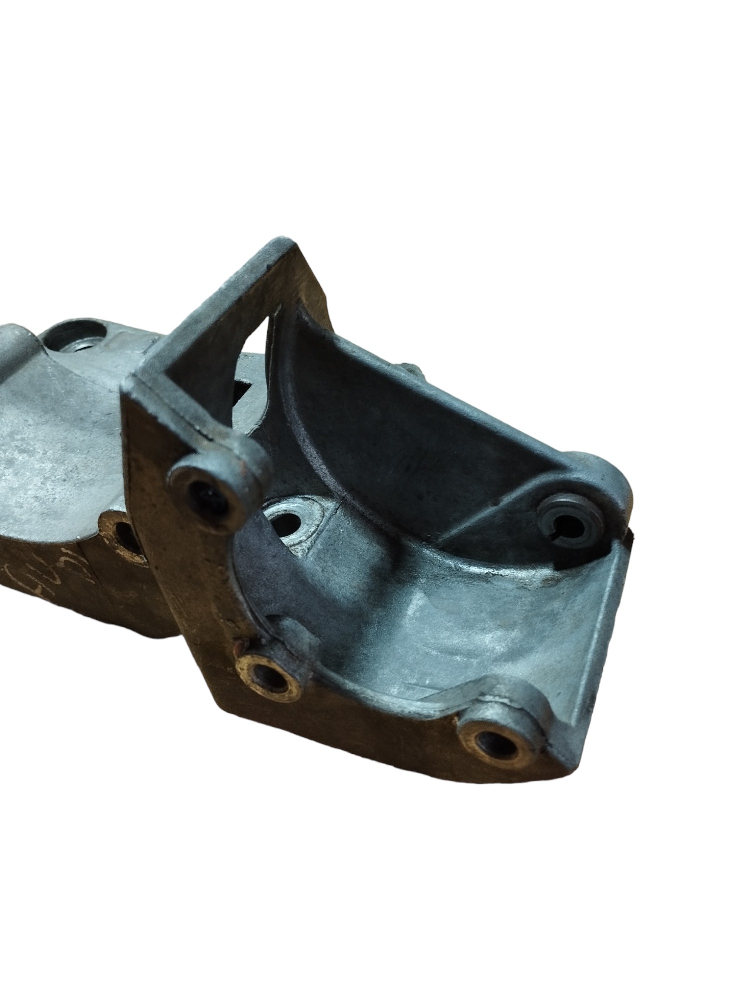 Suporte Alternador Audi A3 Vw Golf 1.6 1.8 2000 2001 2003 5