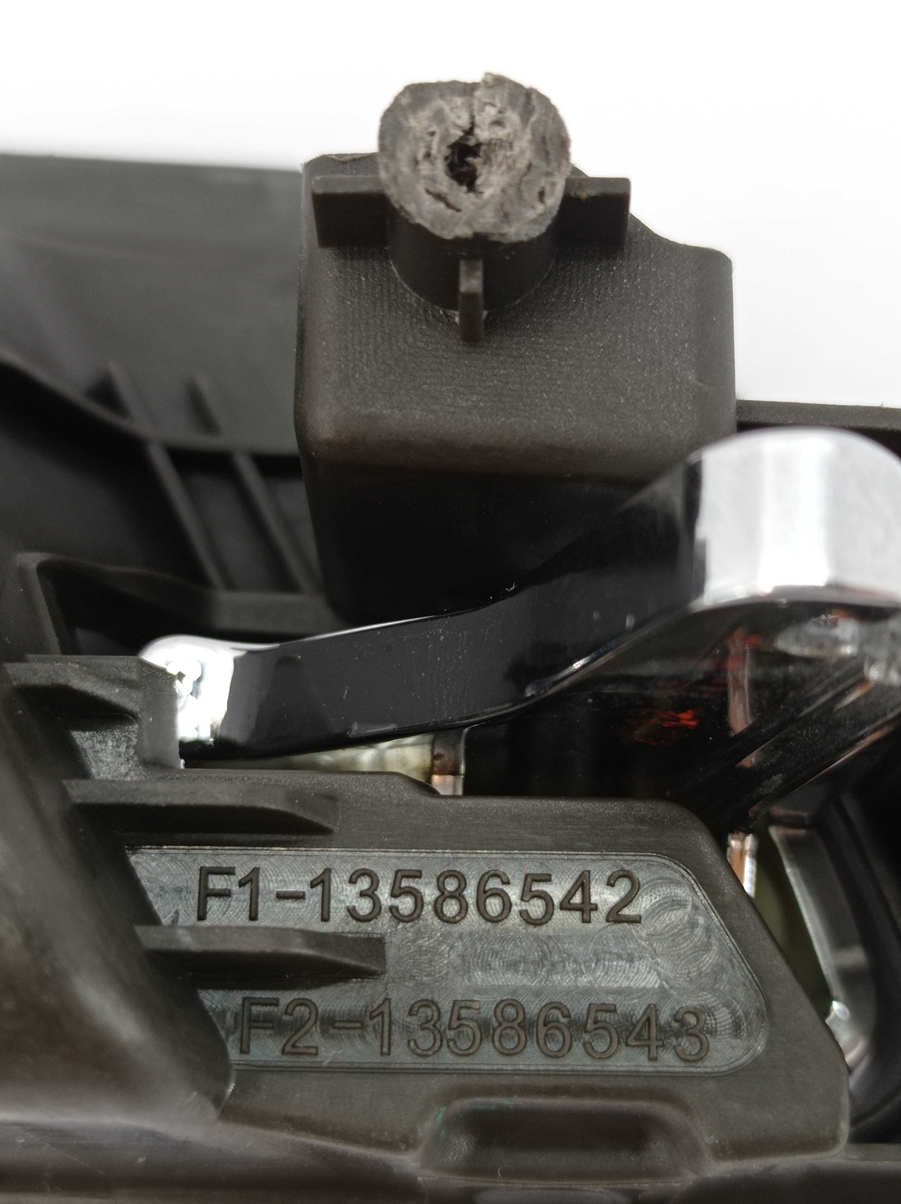 Maçaneta interna Tras/Dir GM Cobalt 13589048 ESTOQUE 4
