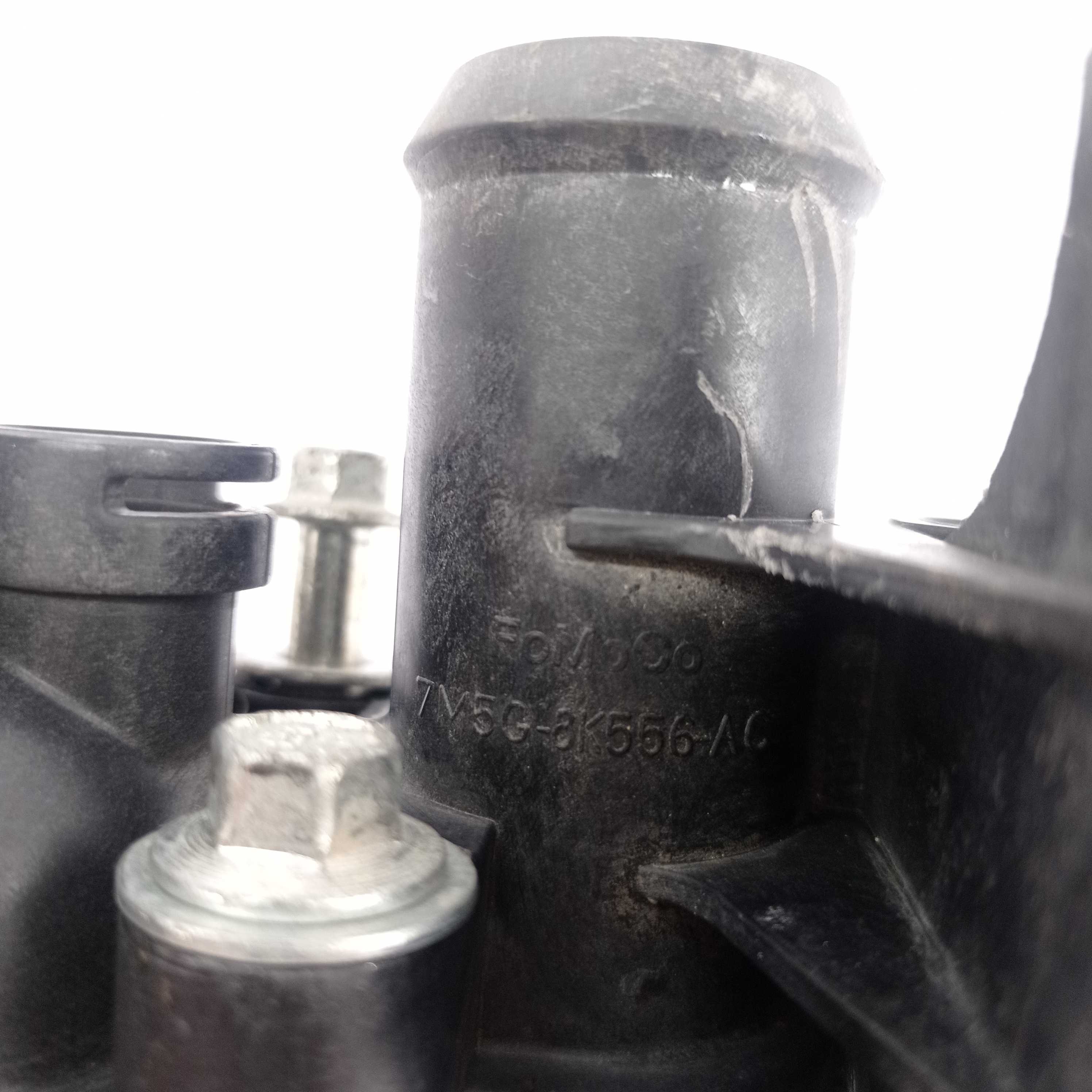Carcaça Válvula Termostática Ford Focus 7m5g8k556ag E23611 5