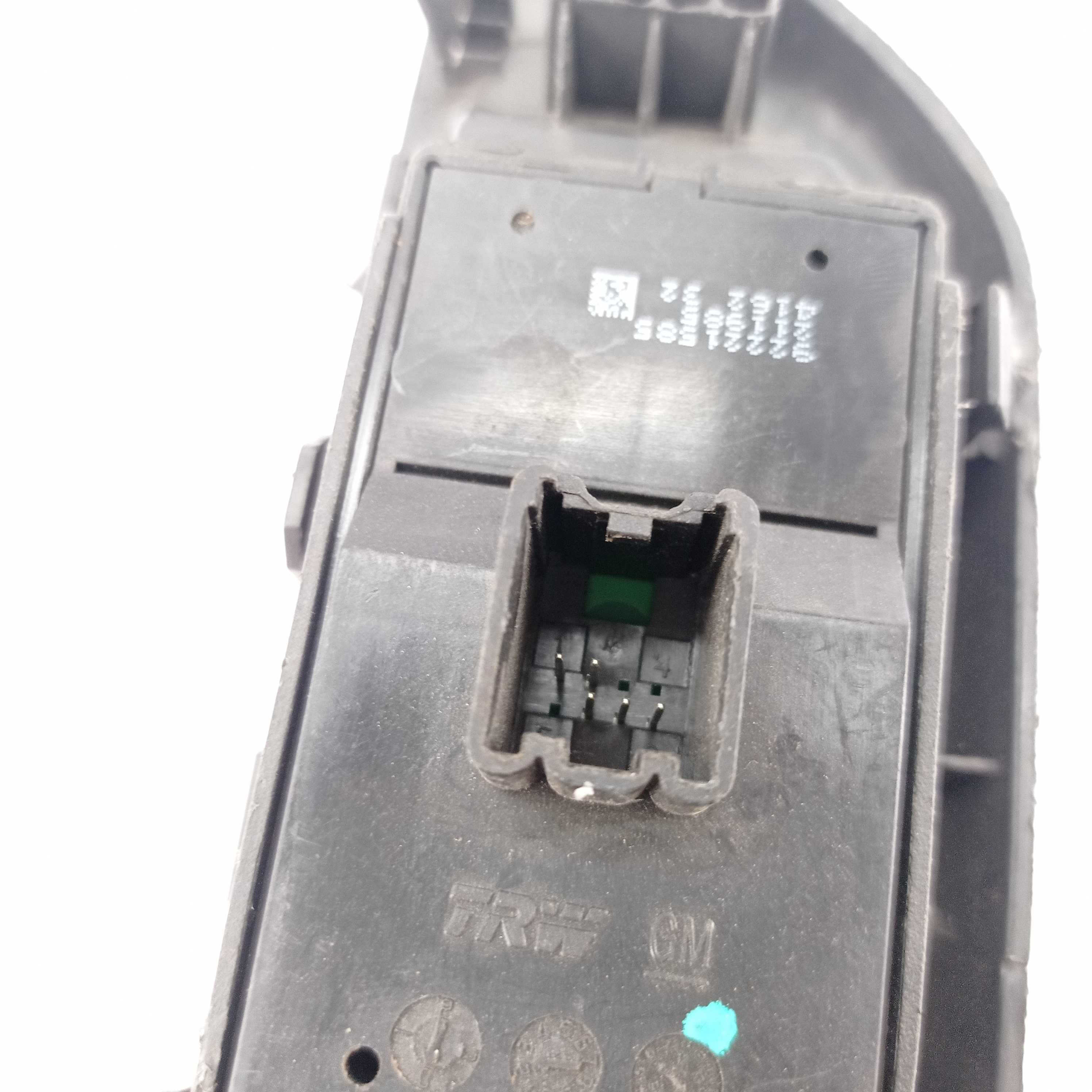Botão Vidro Elétrico Diant/dir Gm Onix 92221585 E20490 5