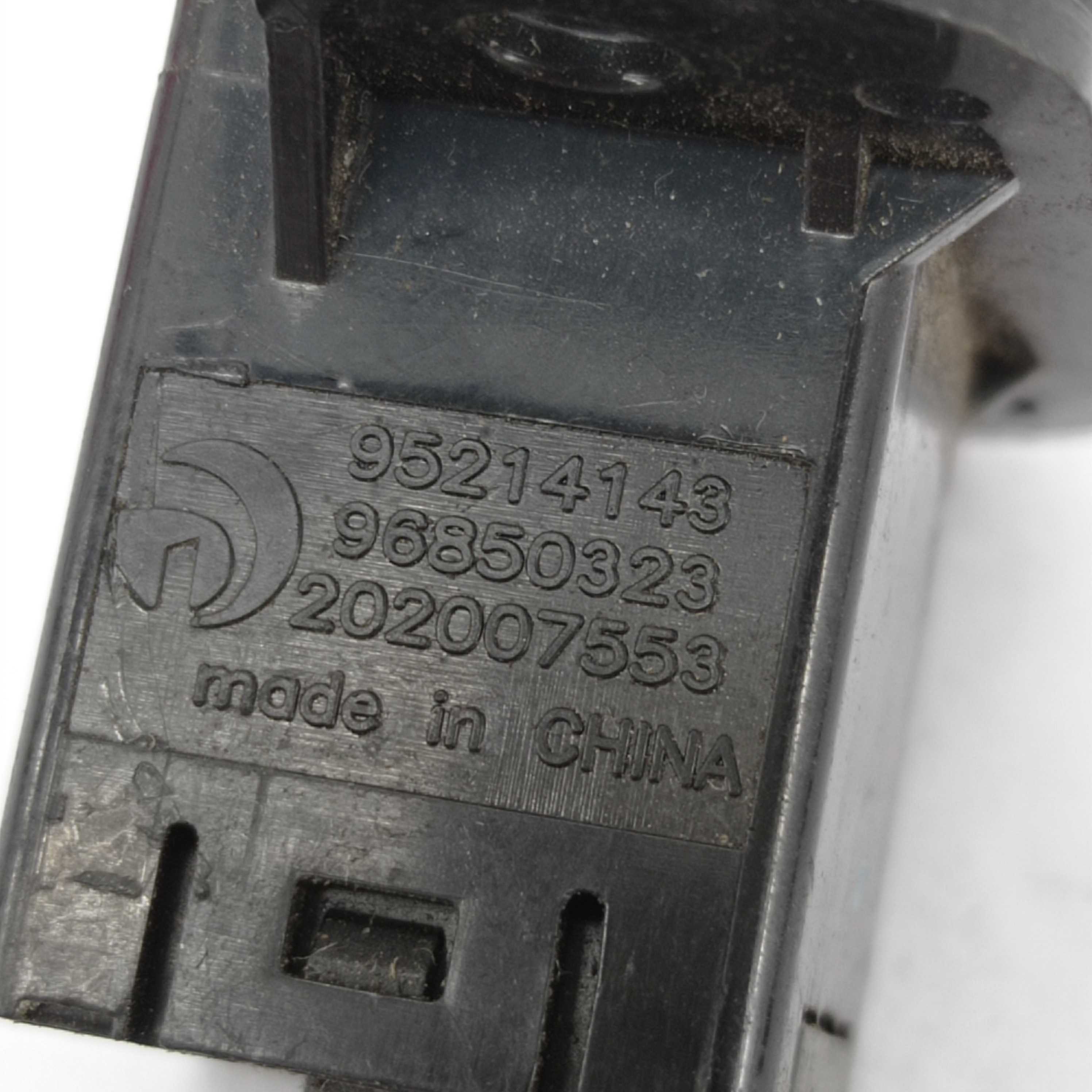 Botão Pisca Alerta Gm Spin Cobalt 95214143 E20837 5