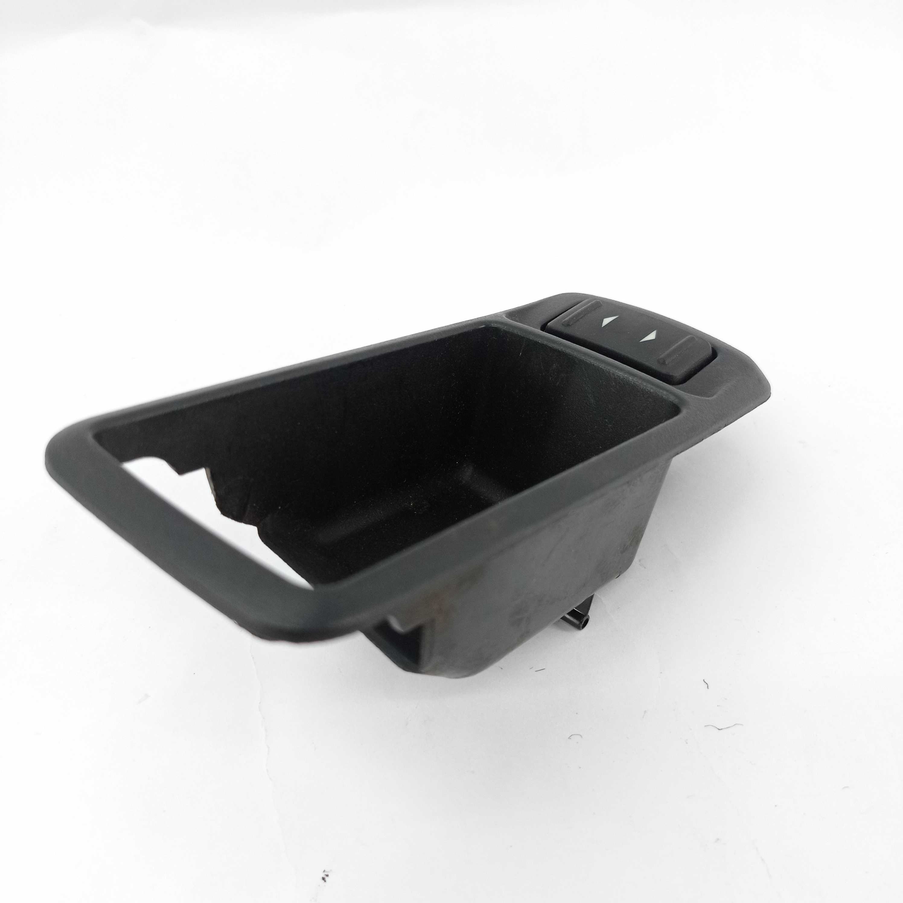 Moldura Botão Tras/dir Ford Focus 3m51226a36 E20581
