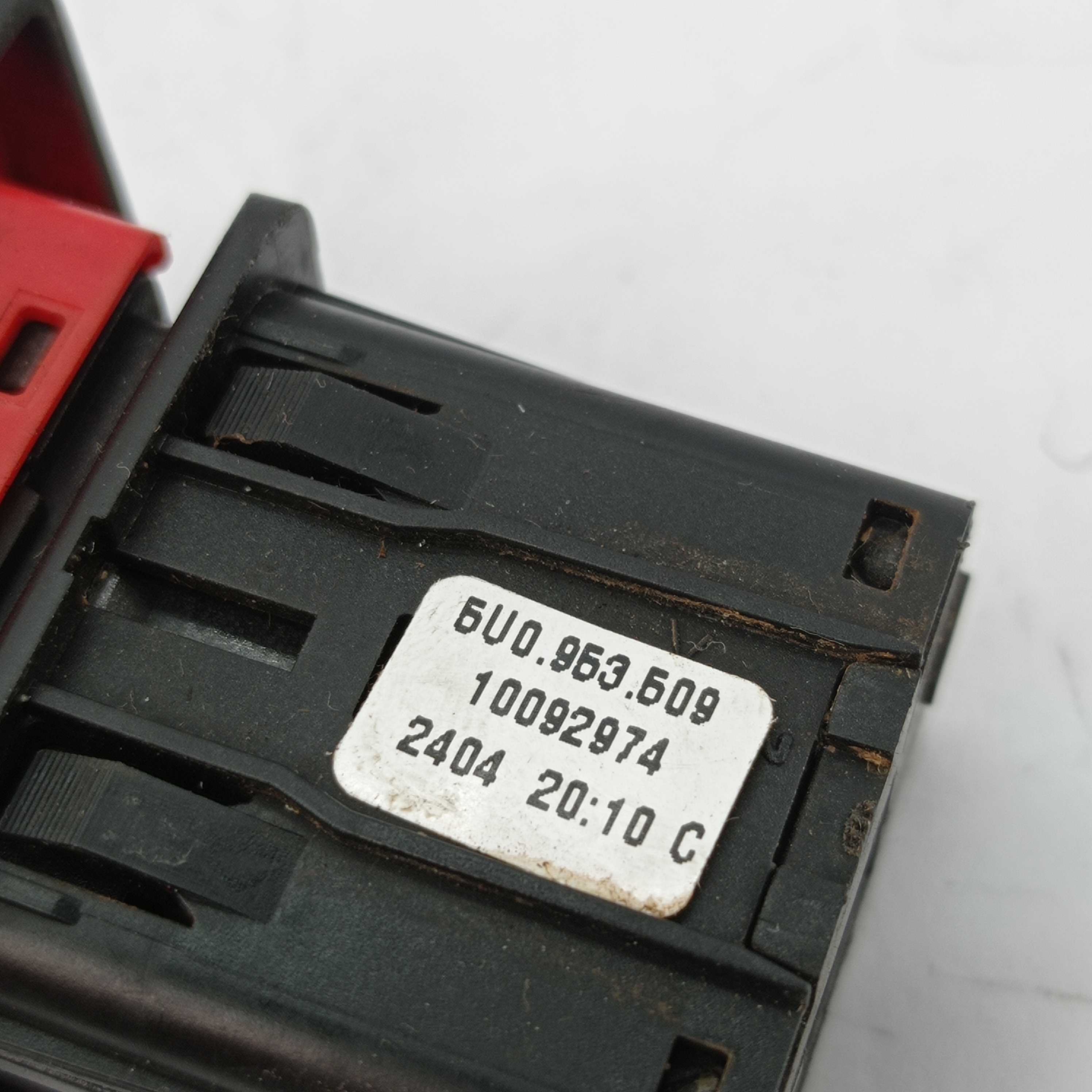 Botão Pisca Alerta Volkswagen Voyage G6 5u0953509 E20648 5
